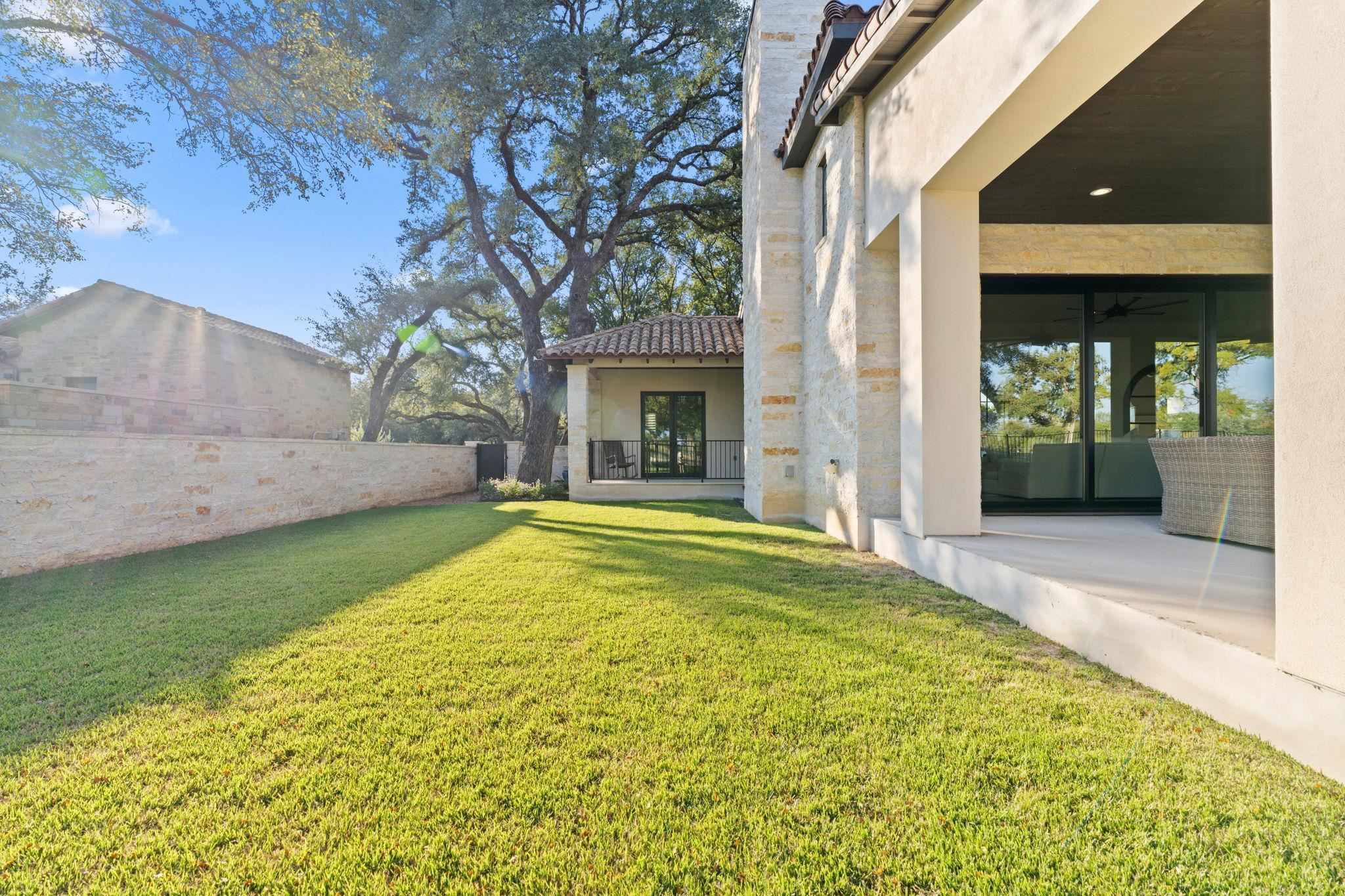 106 Plaza Escondido