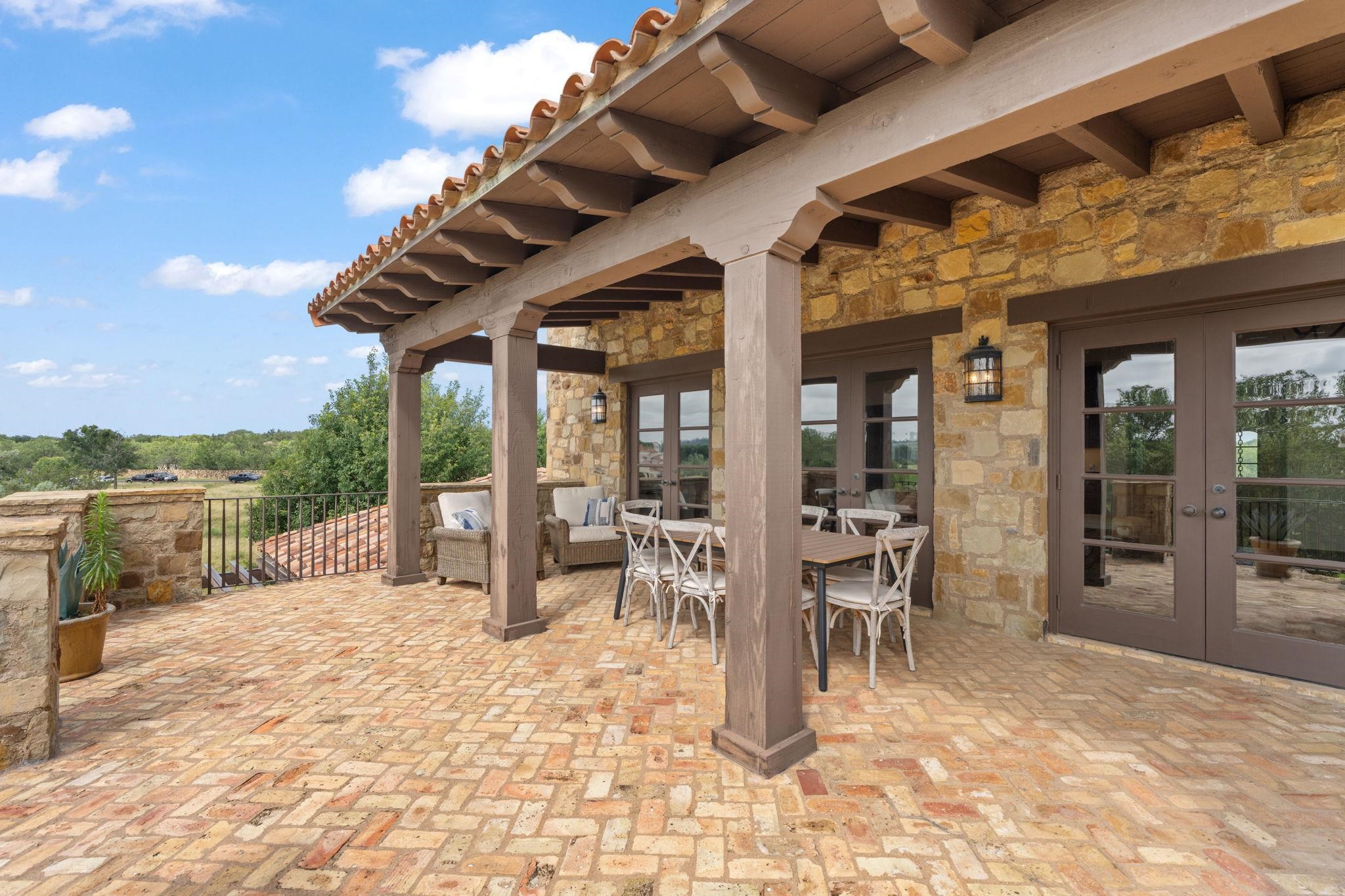 305 La Serena Loop