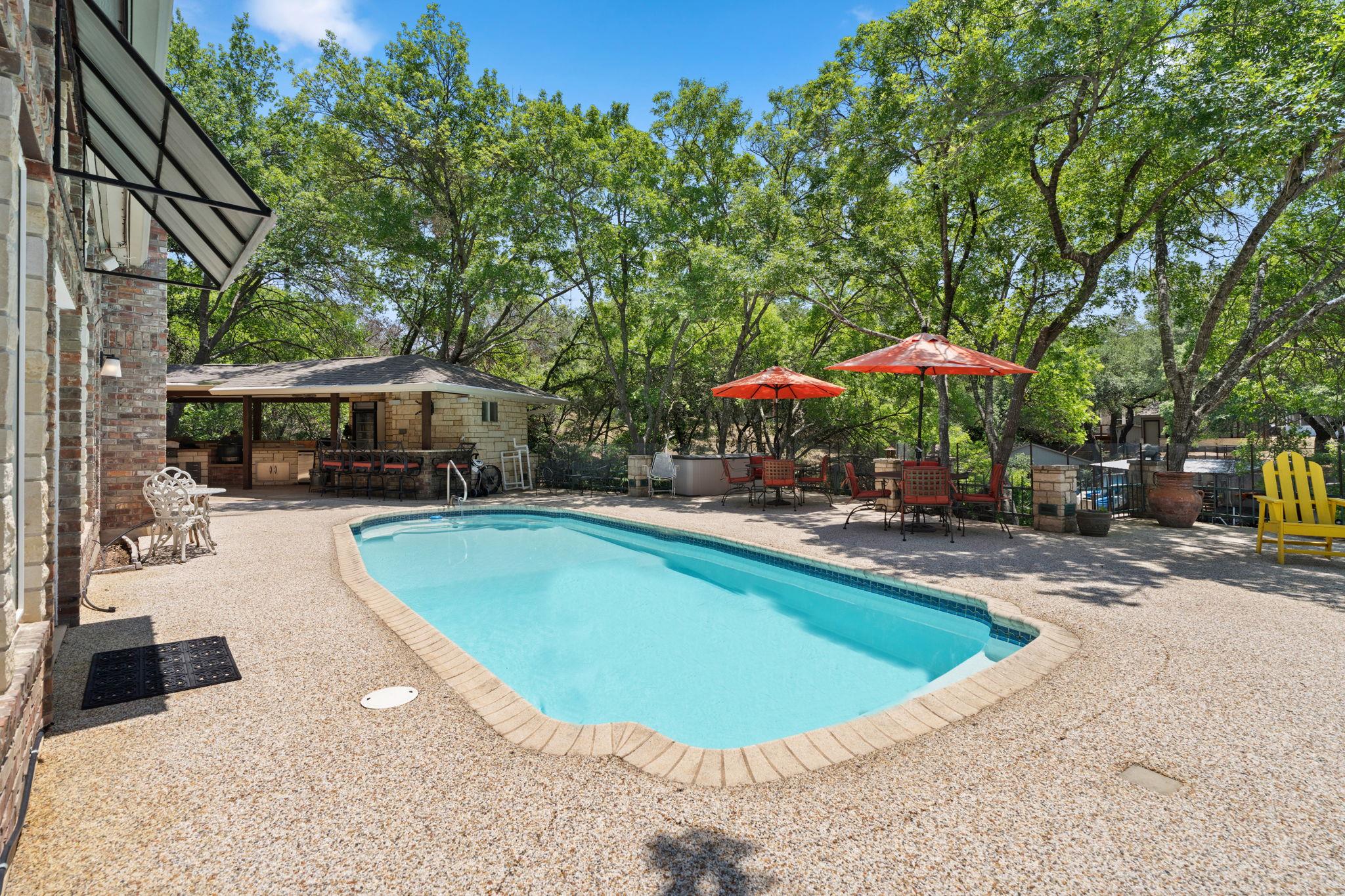 1005 Terry LN