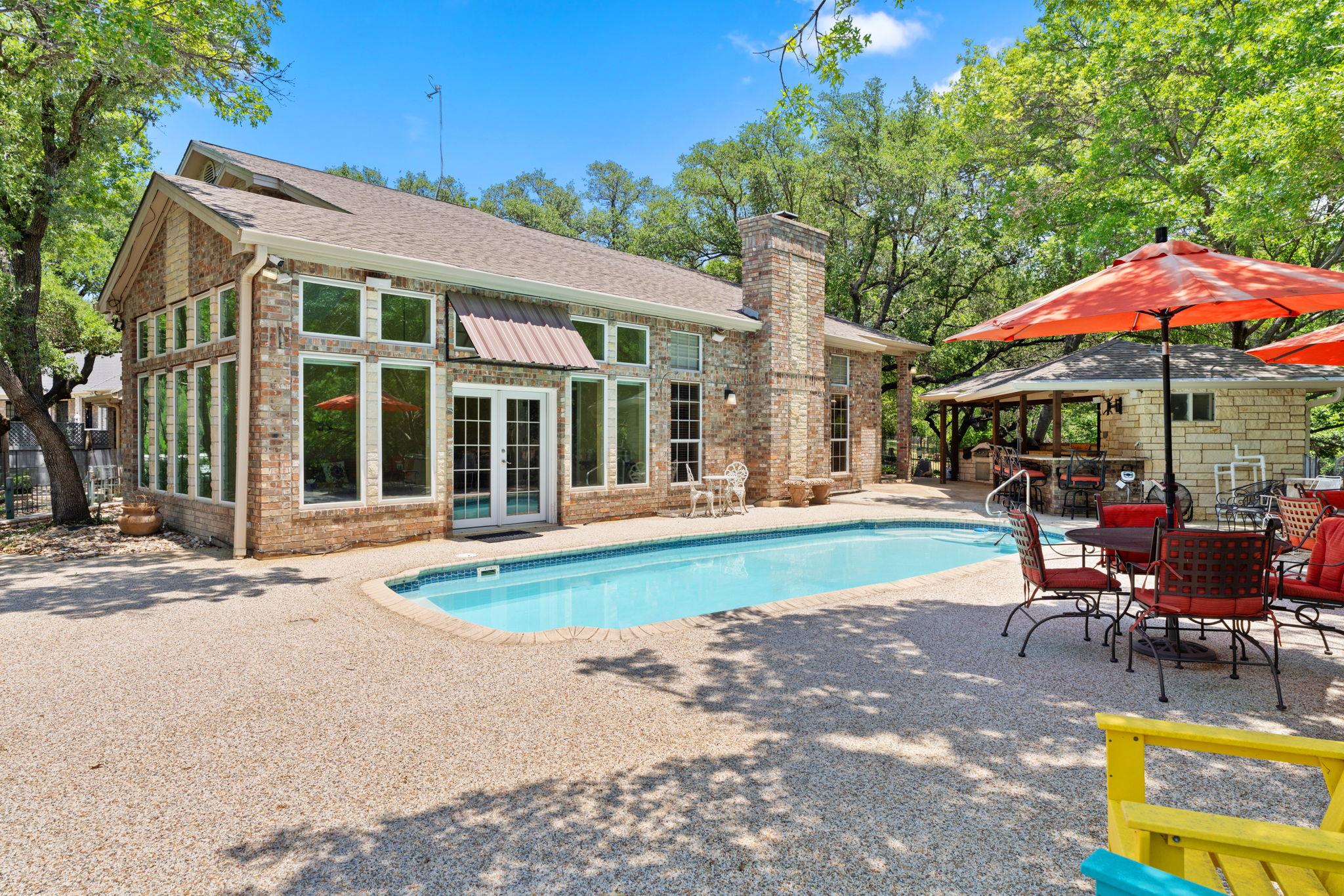 1005 Terry LN