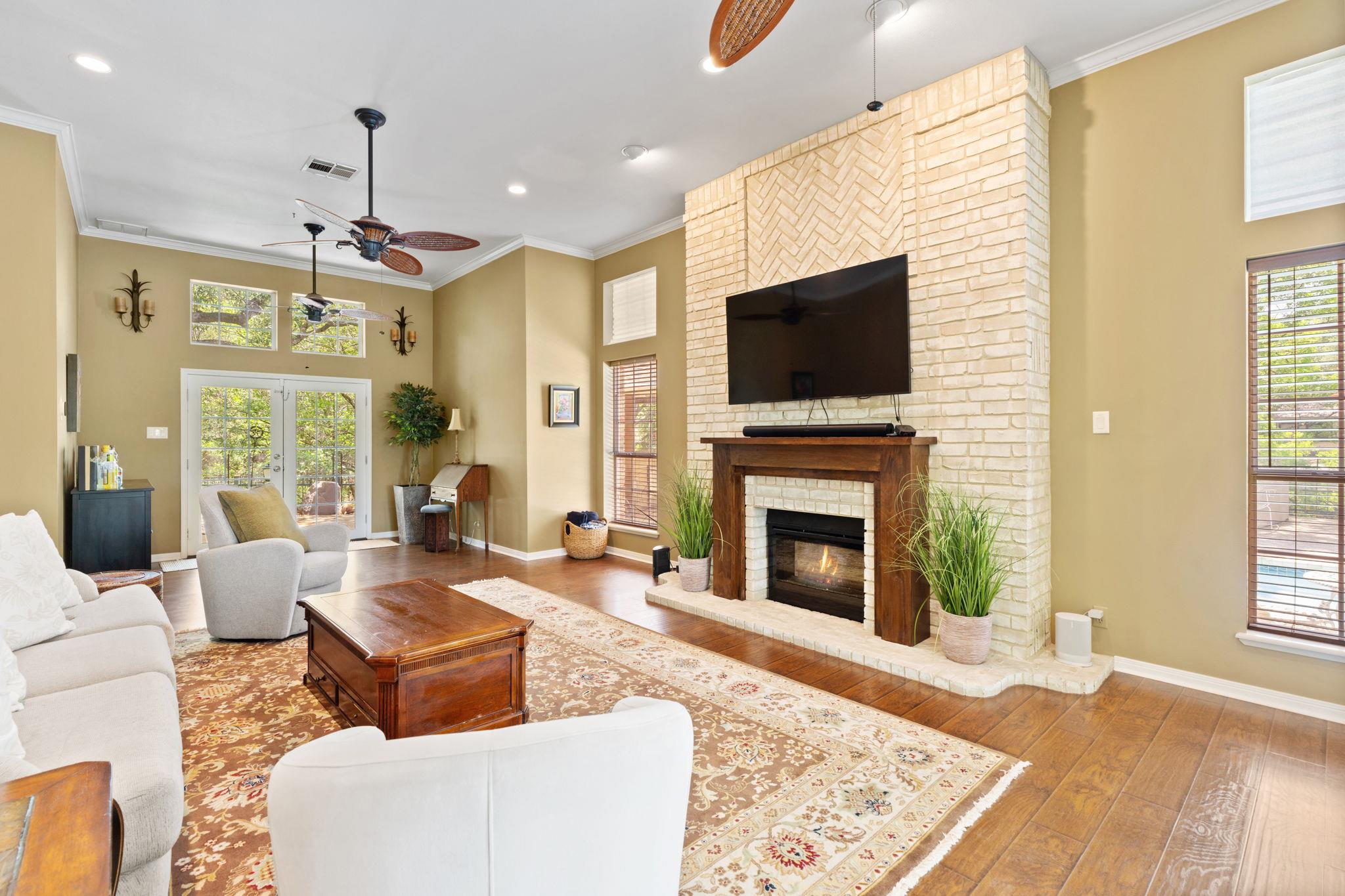 1005 Terry LN