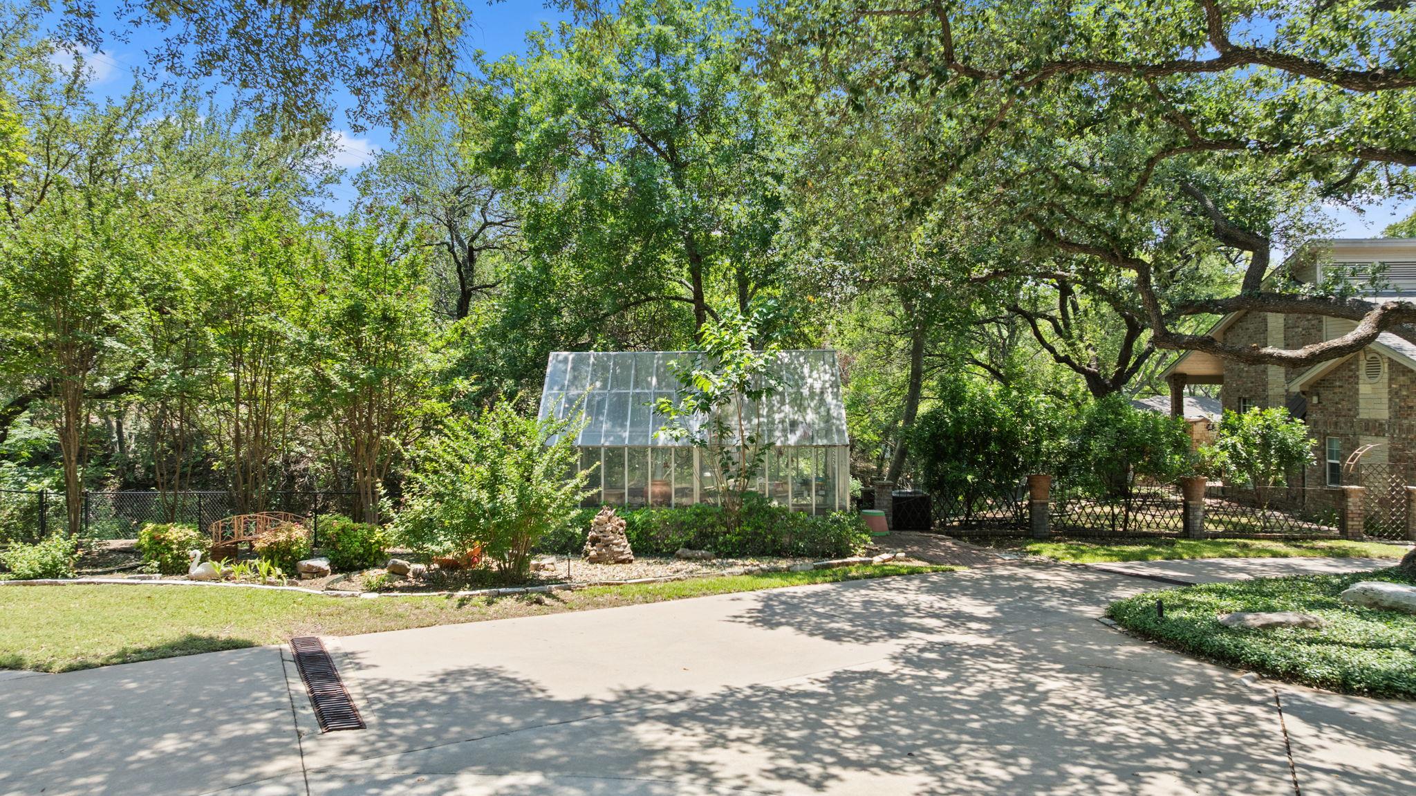 1005 Terry LN