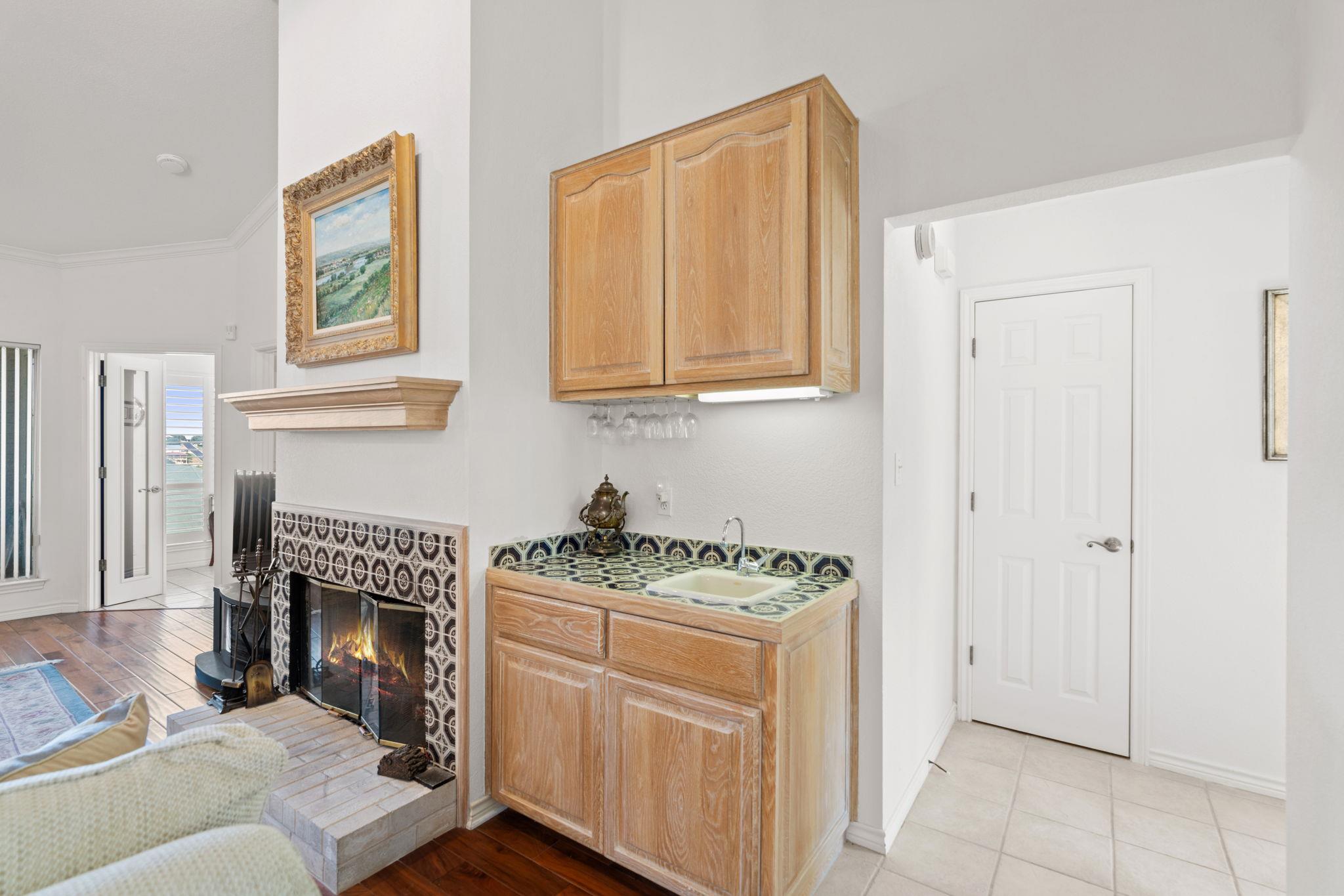 1310 Clayton Nolen DR