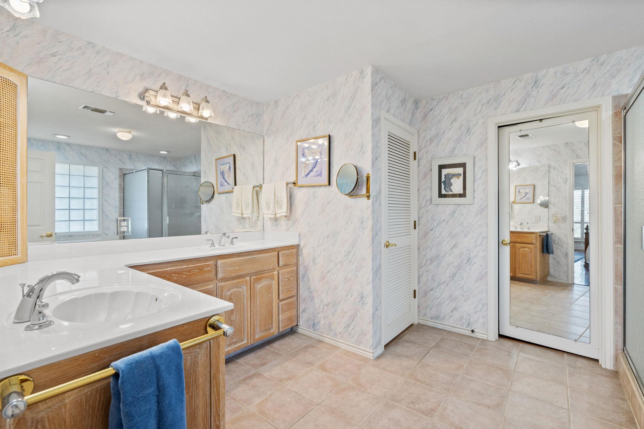 1310 Clayton Nolen DR