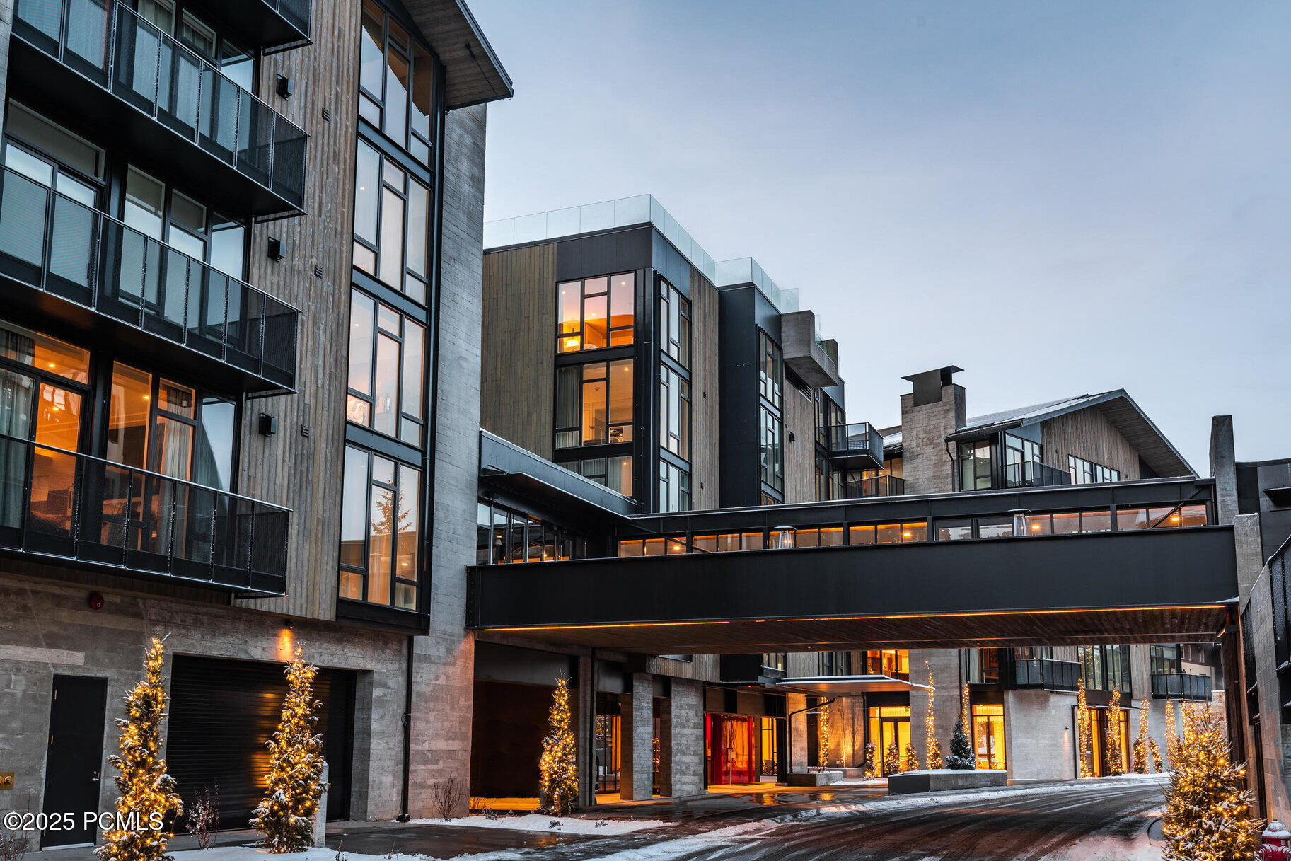 7520 Royal Street, 411