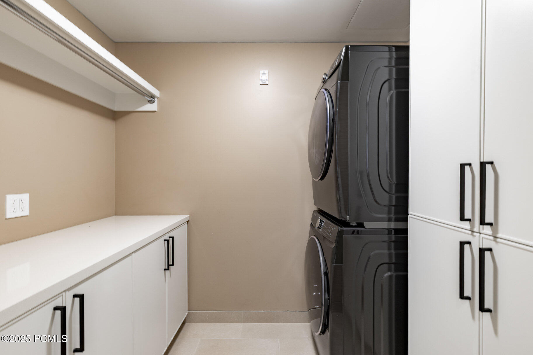 7520 Royal Street, 411