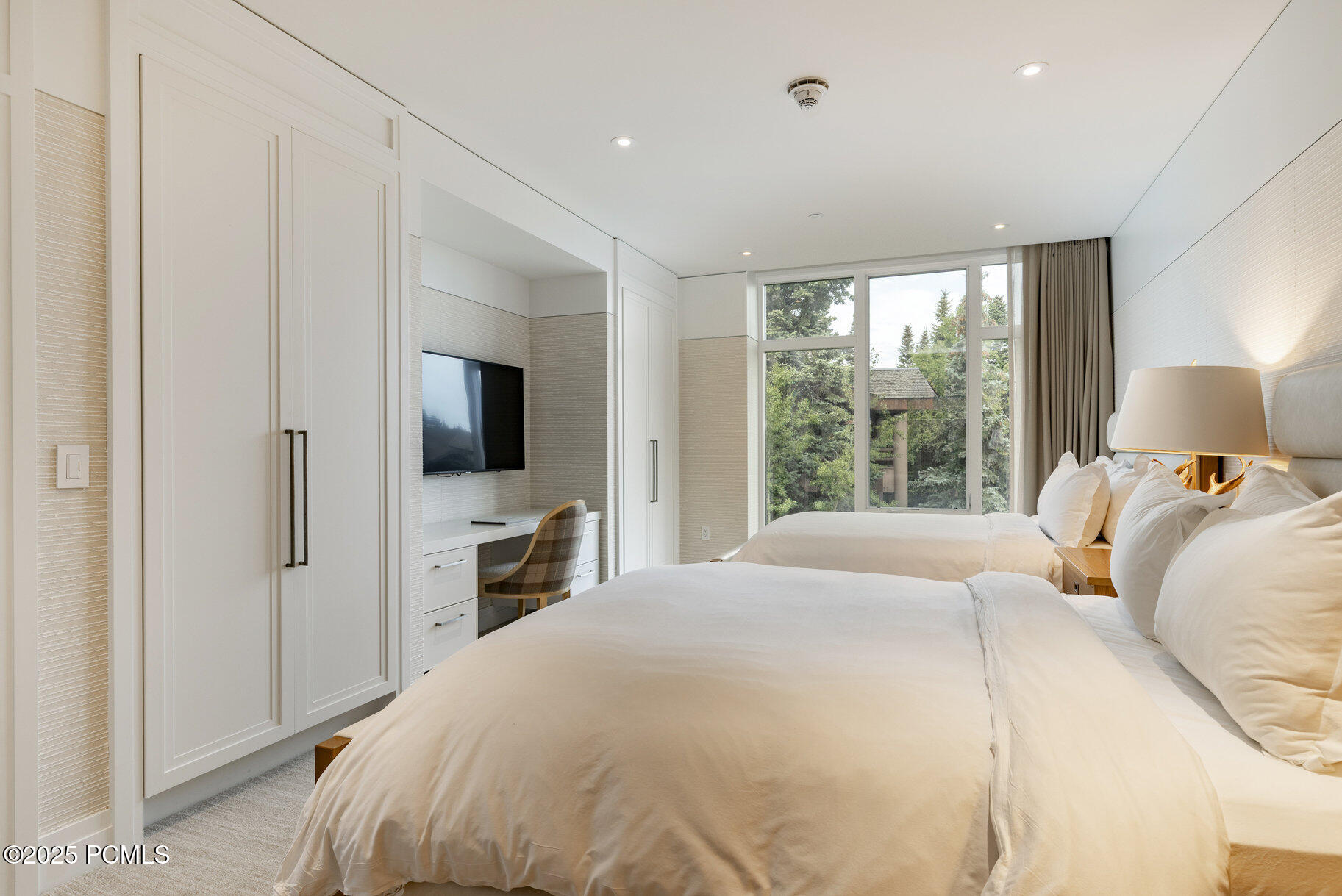 7520 Royal Street, 411