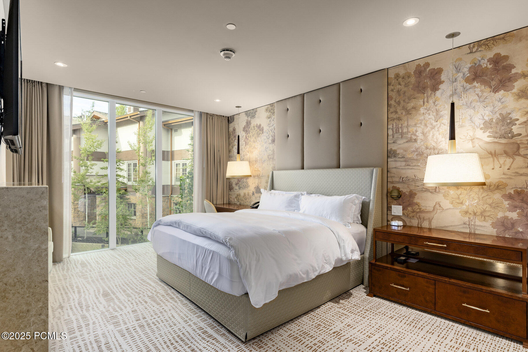 7520 Royal Street, 411