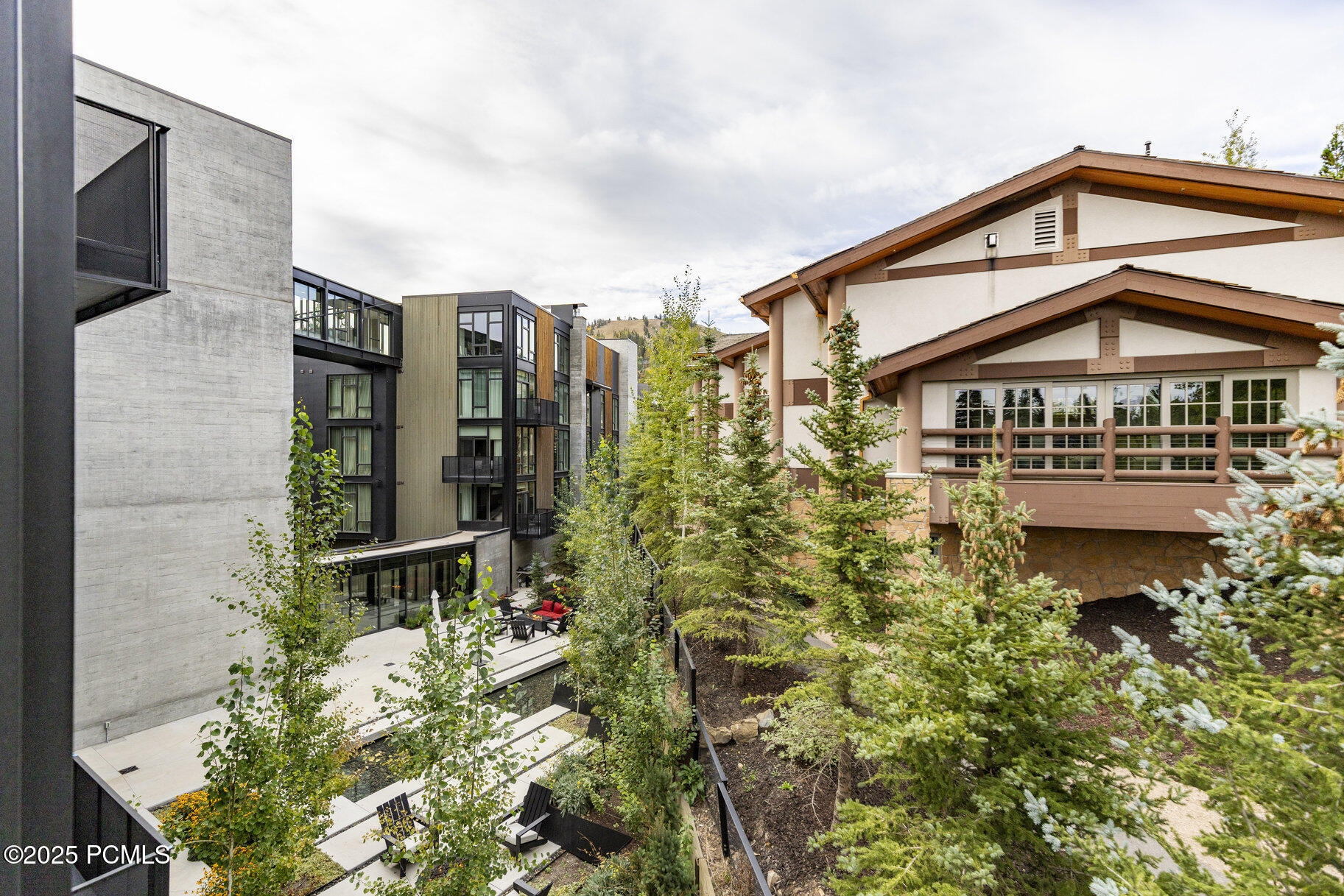 7520 Royal Street, 411