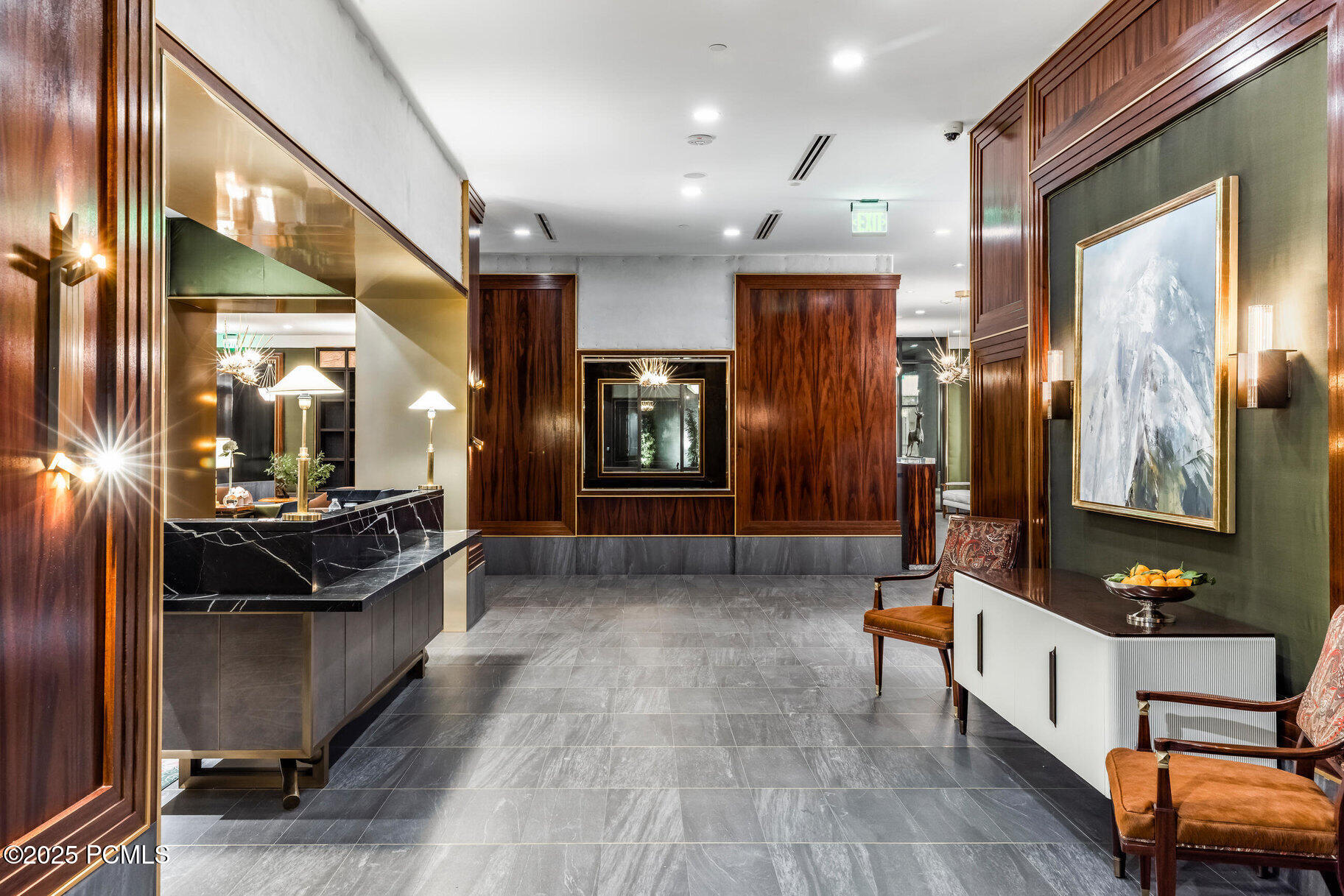 7520 Royal Street, 411