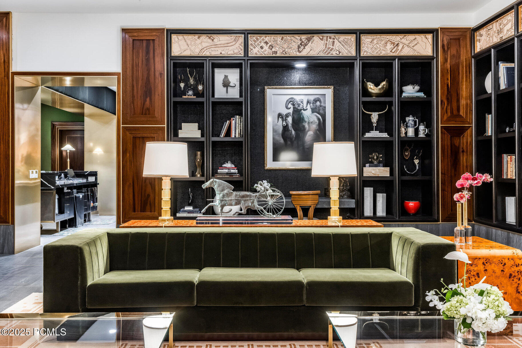 7520 Royal Street, 411