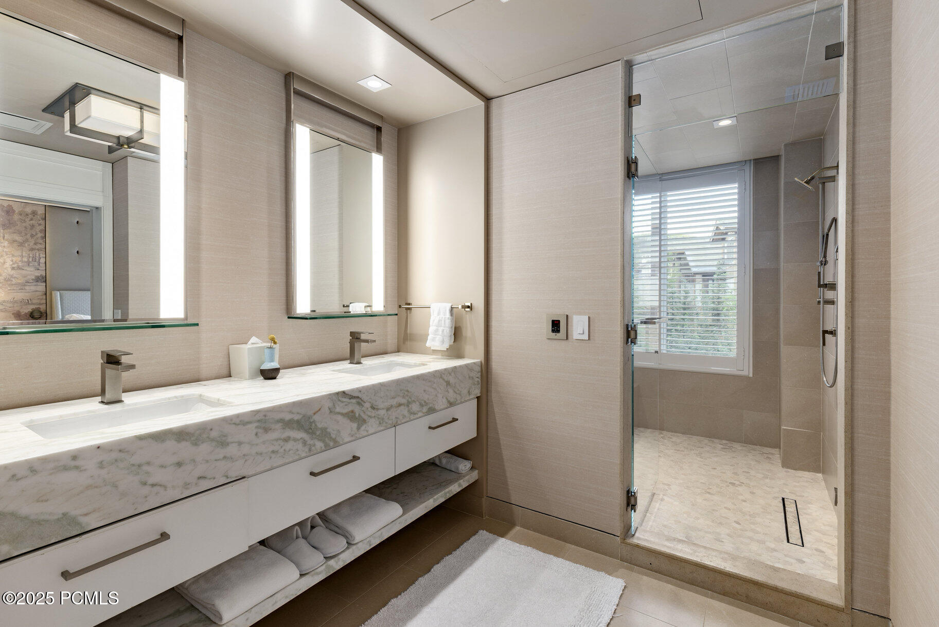 7520 Royal Street, 411