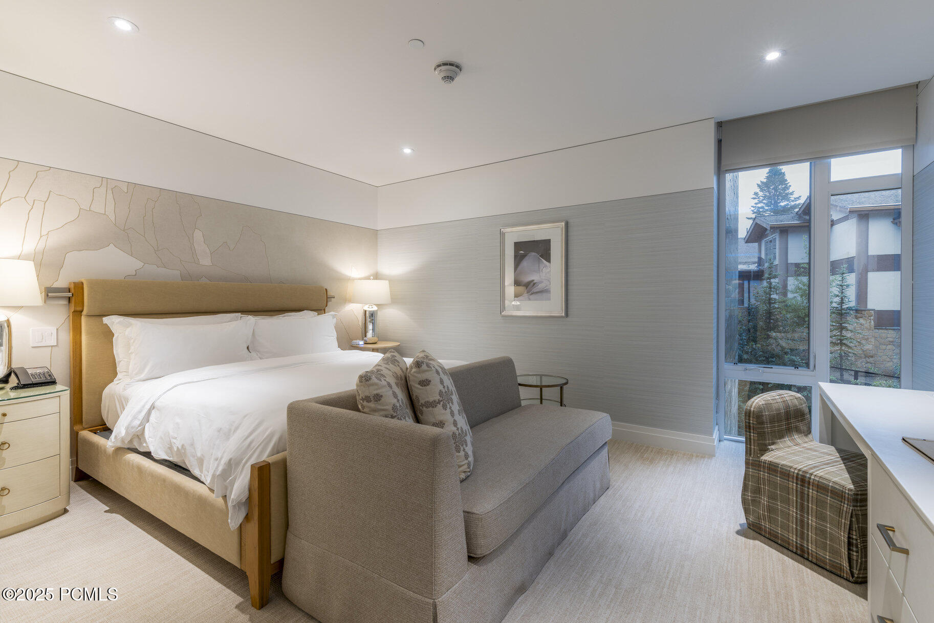 7520 Royal Street, 411