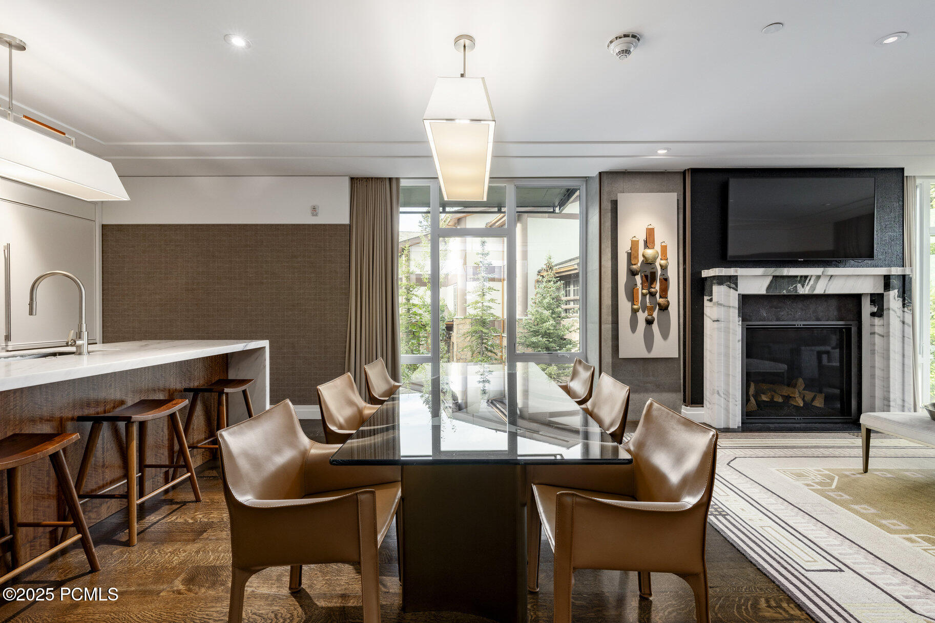 7520 Royal Street, 411