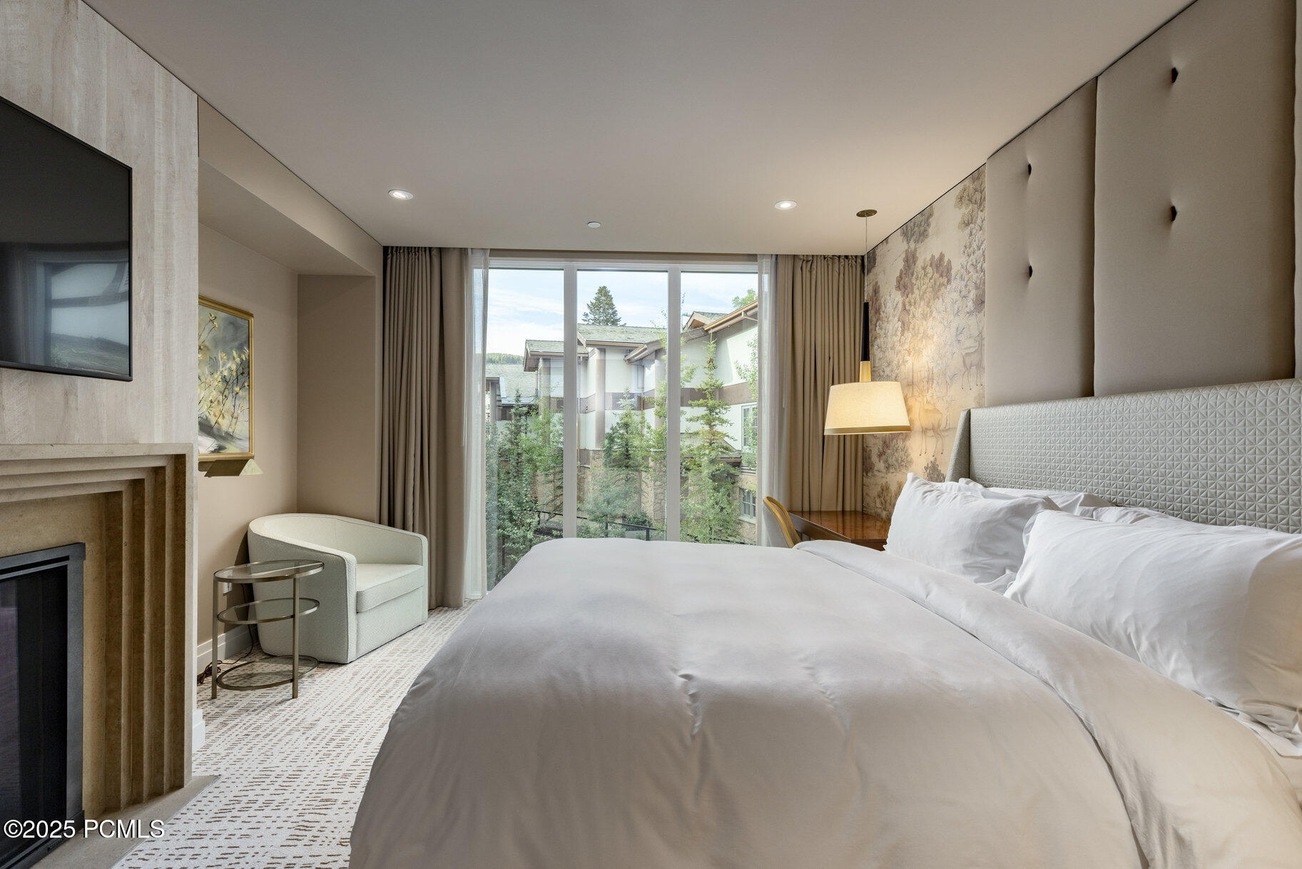 7520 Royal Street, 411