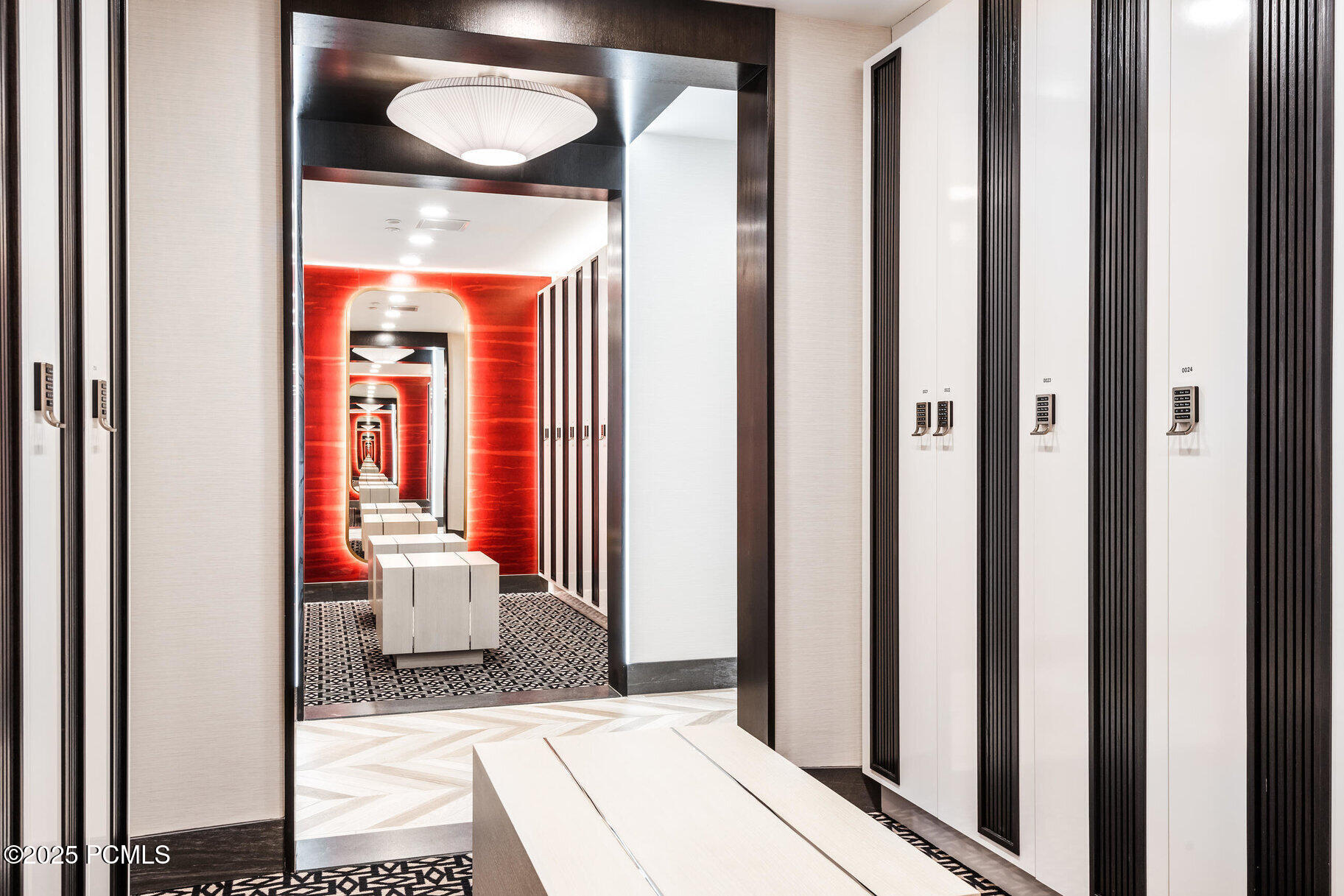 7520 Royal Street, 411