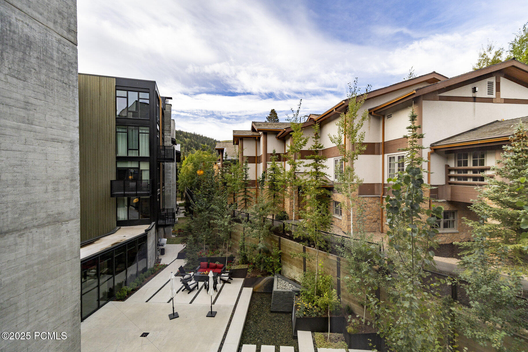 7520 Royal Street, 411