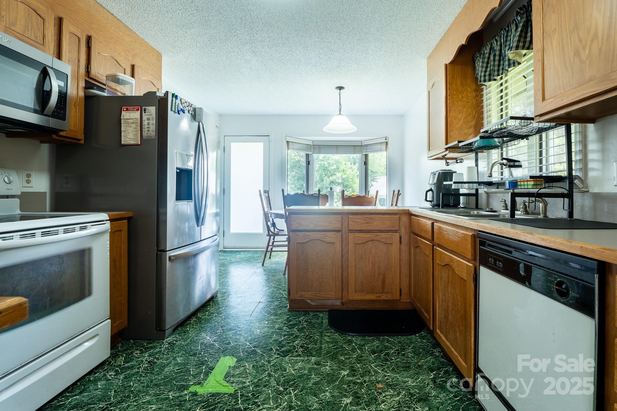 2439 36th Avenue NE