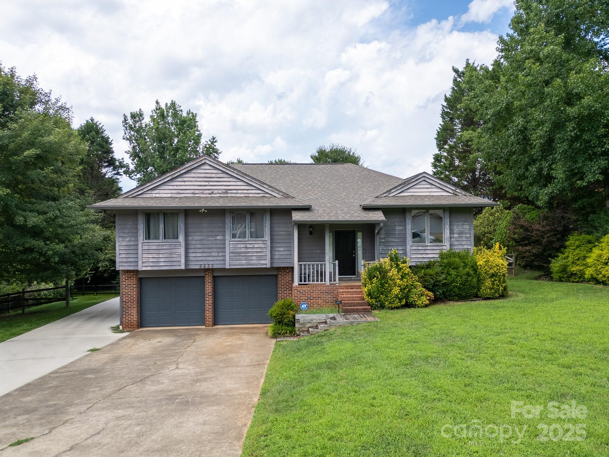 2439 36th Avenue NE