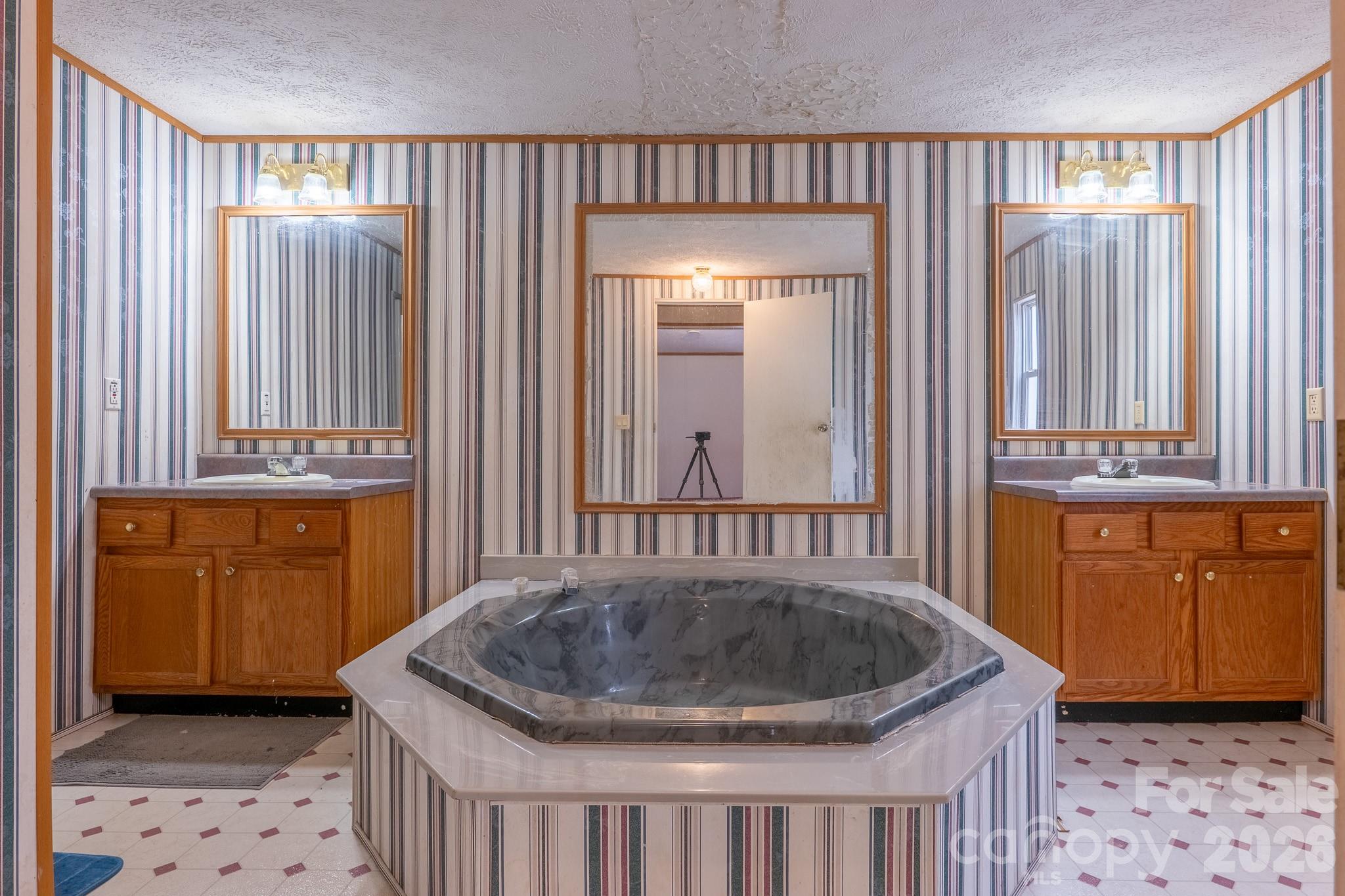 8636 County Line Road