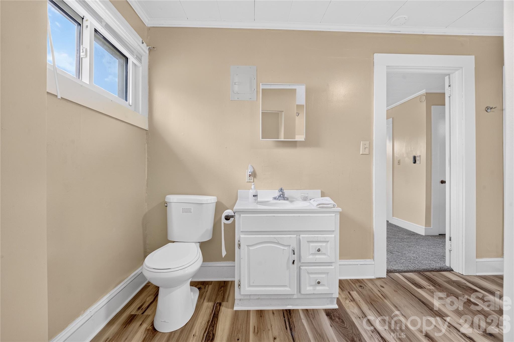 893 7th Street Drive SE