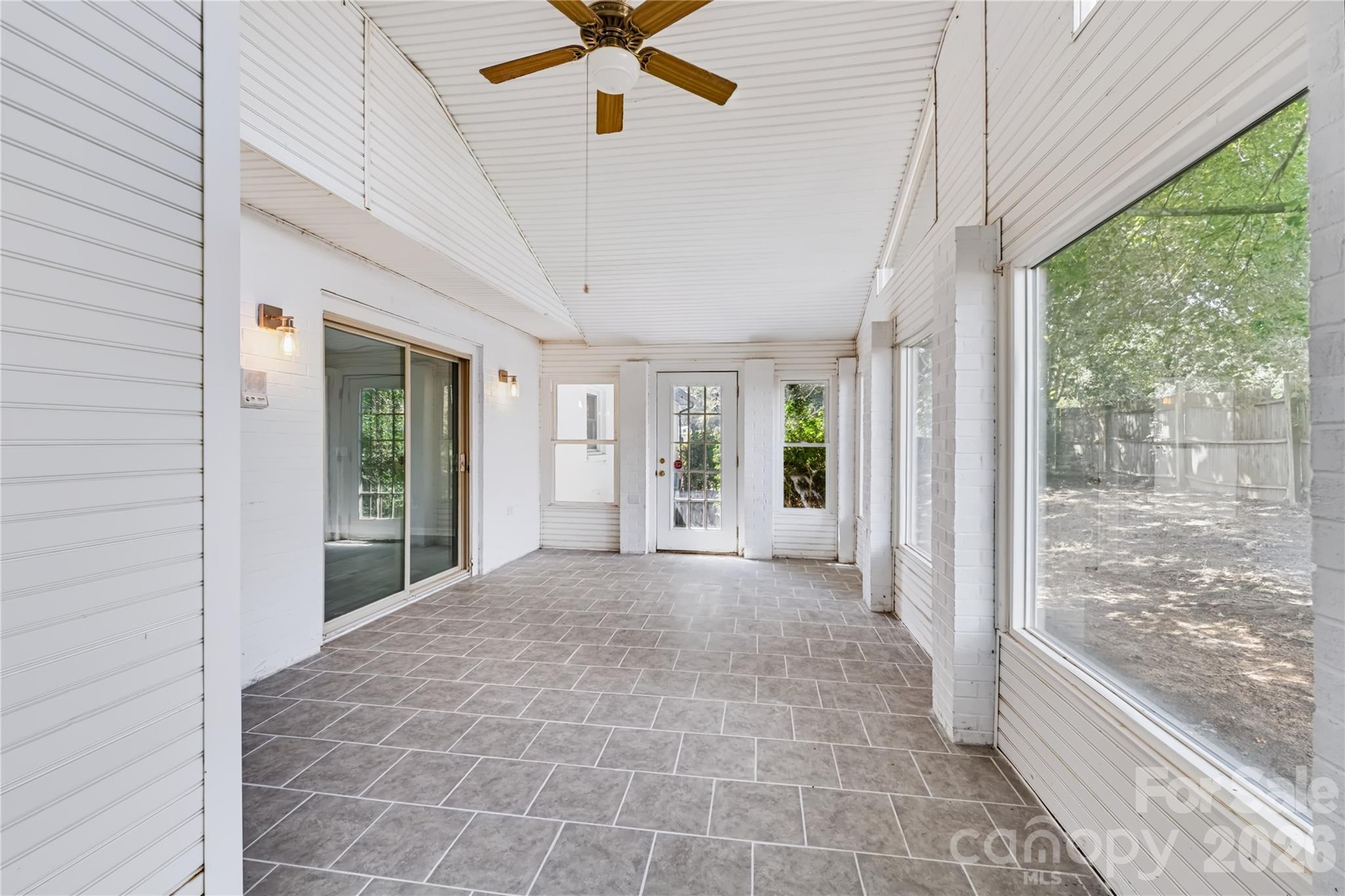 2537 Brentwood Circle