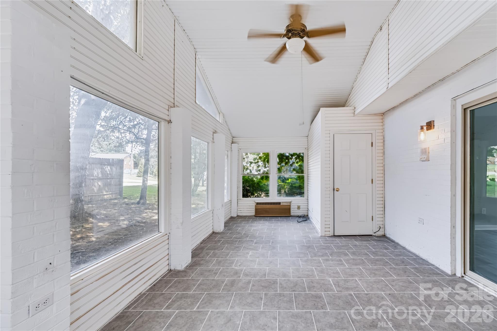 2537 Brentwood Circle