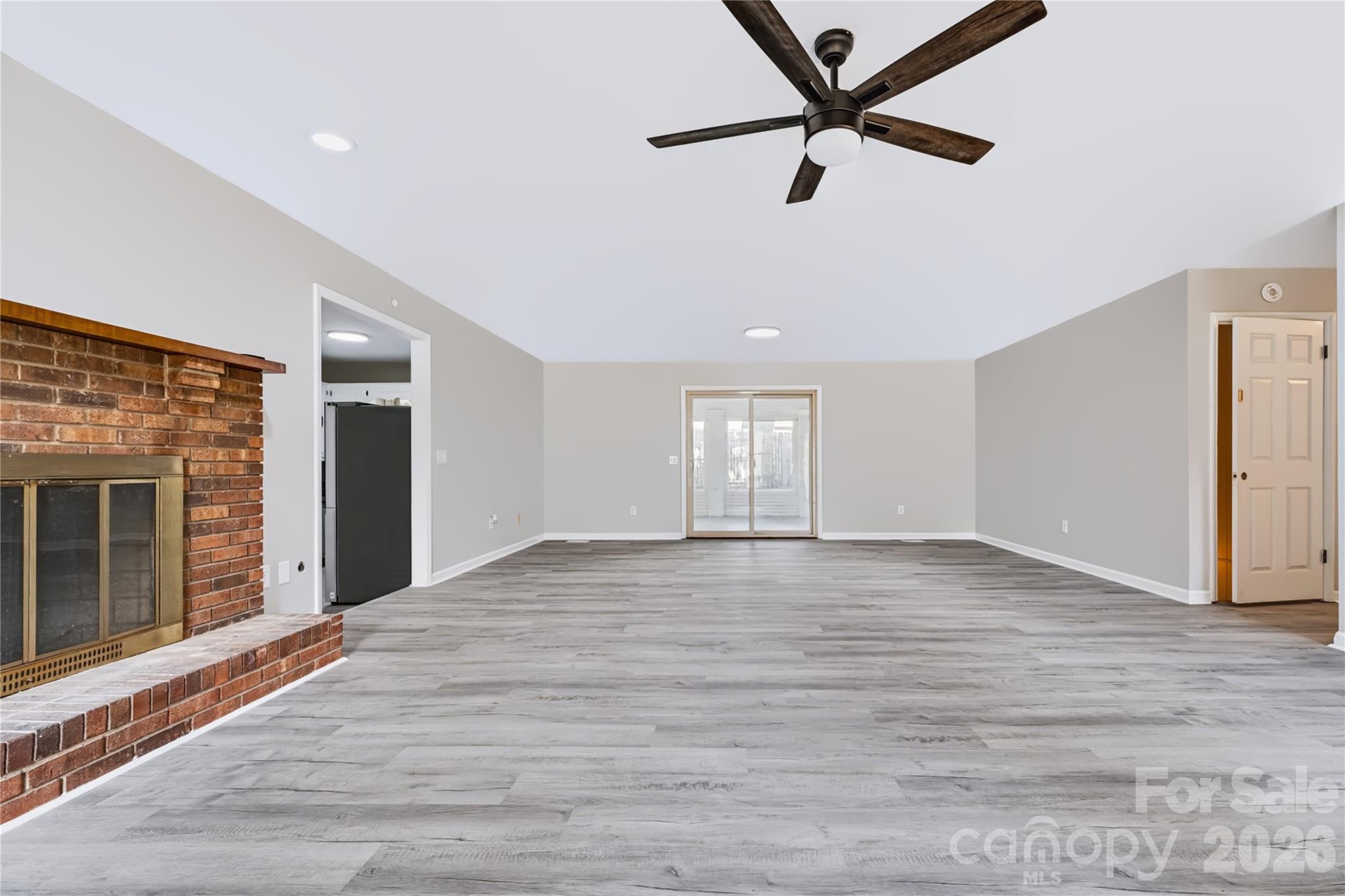 2537 Brentwood Circle