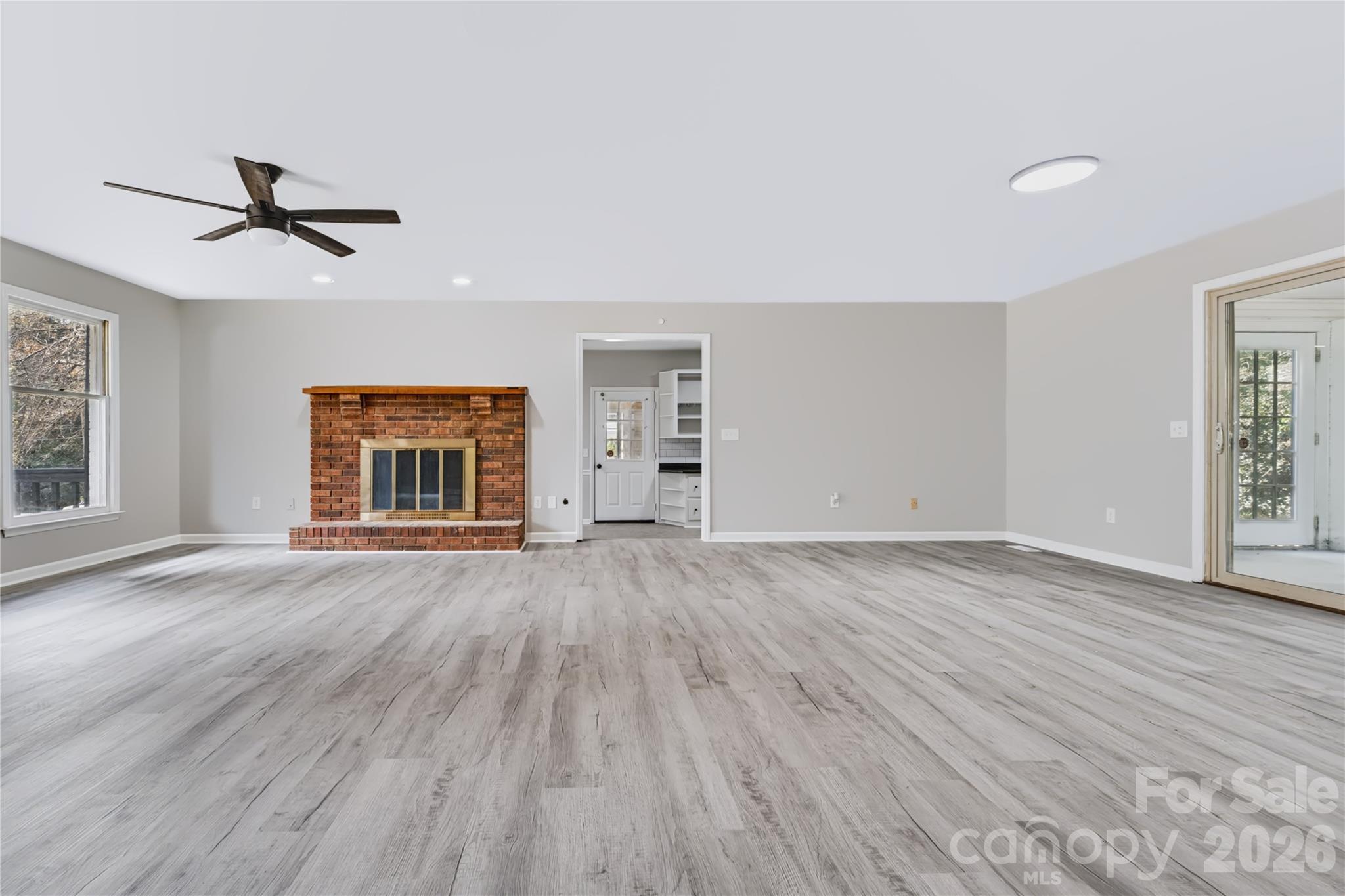 2537 Brentwood Circle