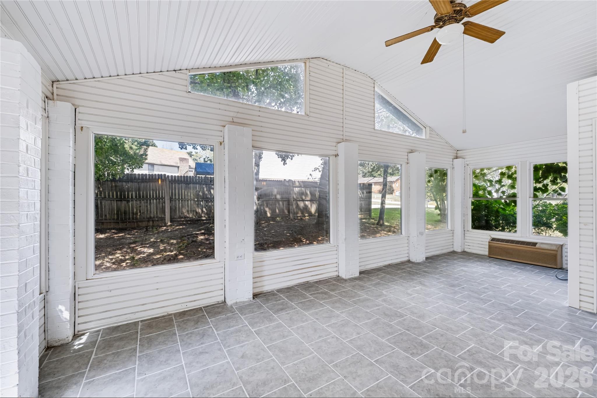 2537 Brentwood Circle