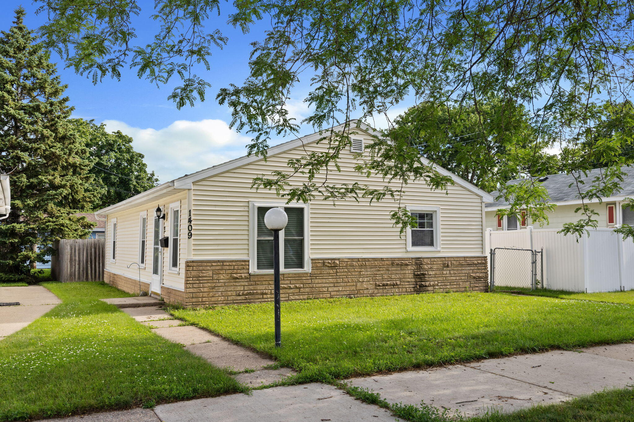 1409 Salem Rd