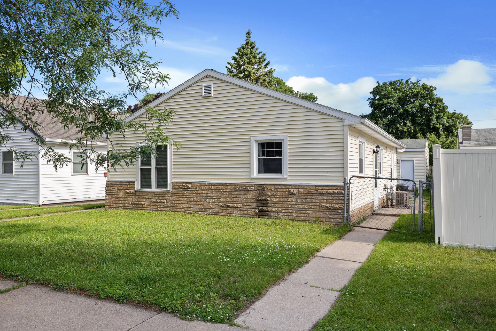1409 Salem Rd