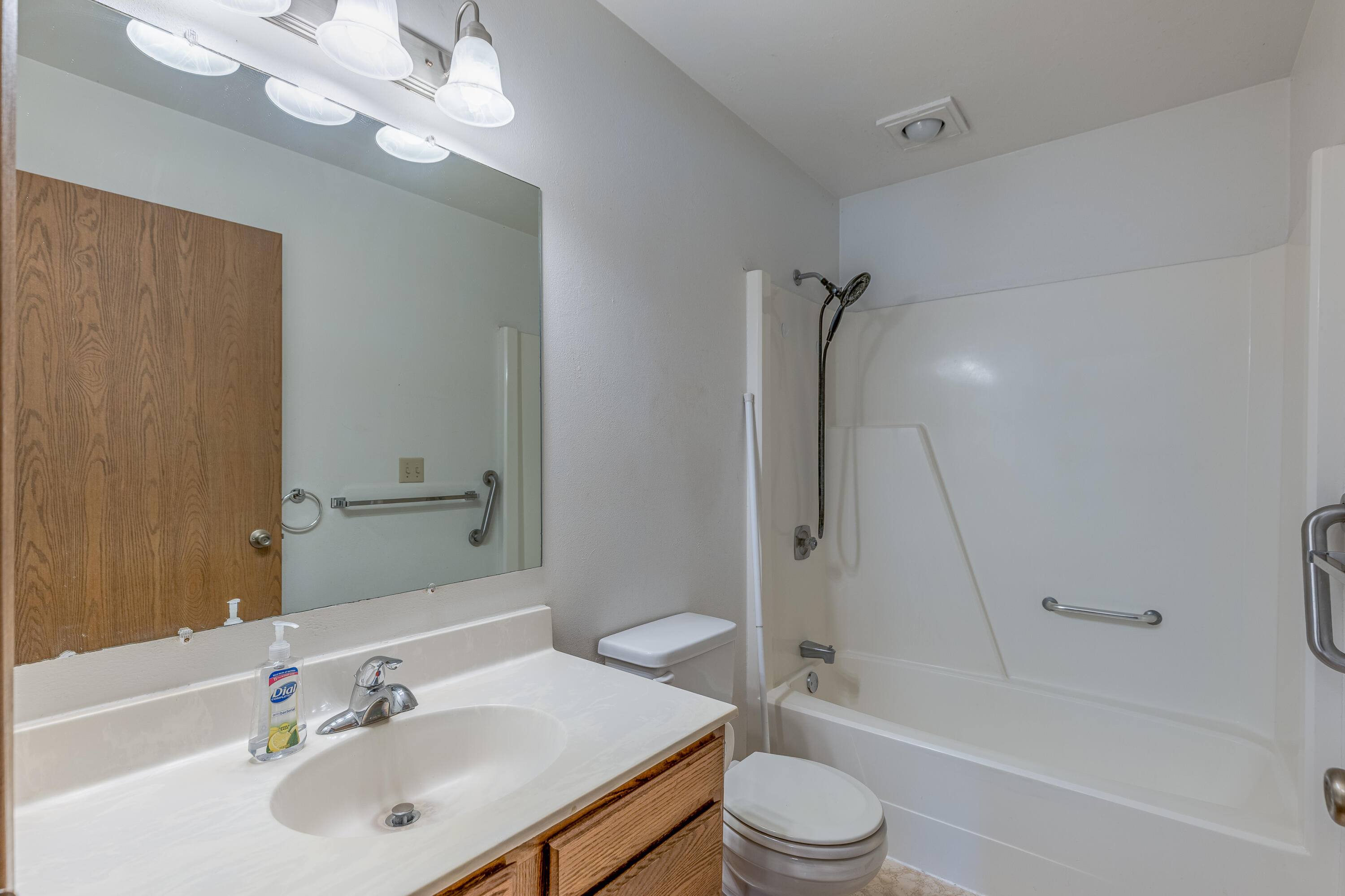 800 Randy Rd, 800 1/2