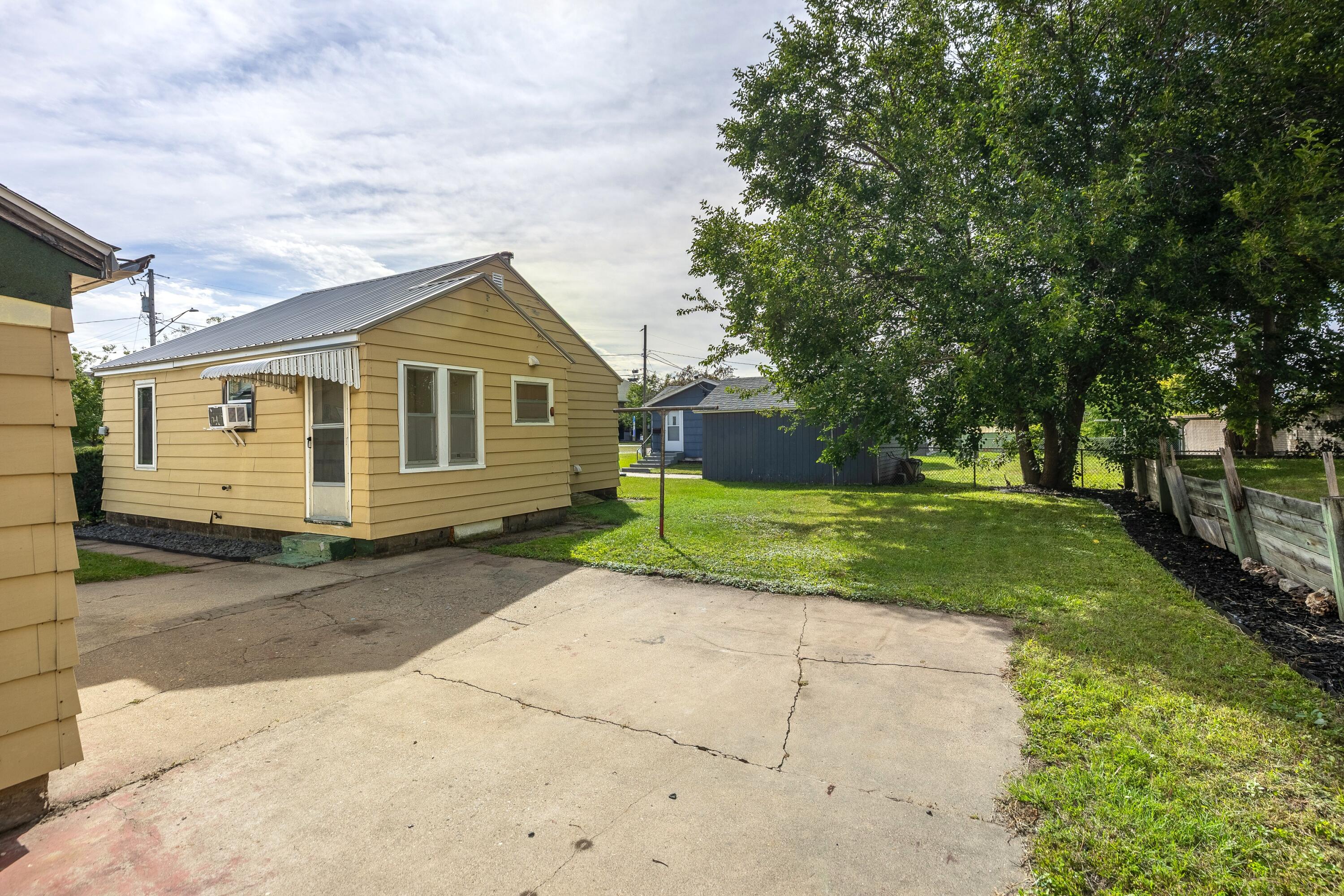 633 Livingston St