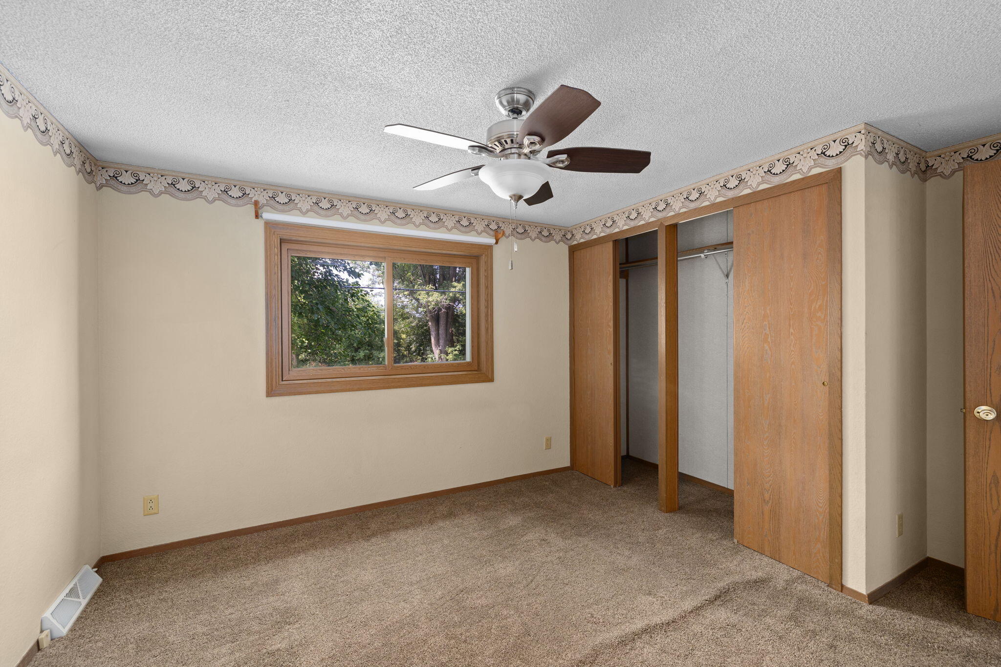 460 Center St