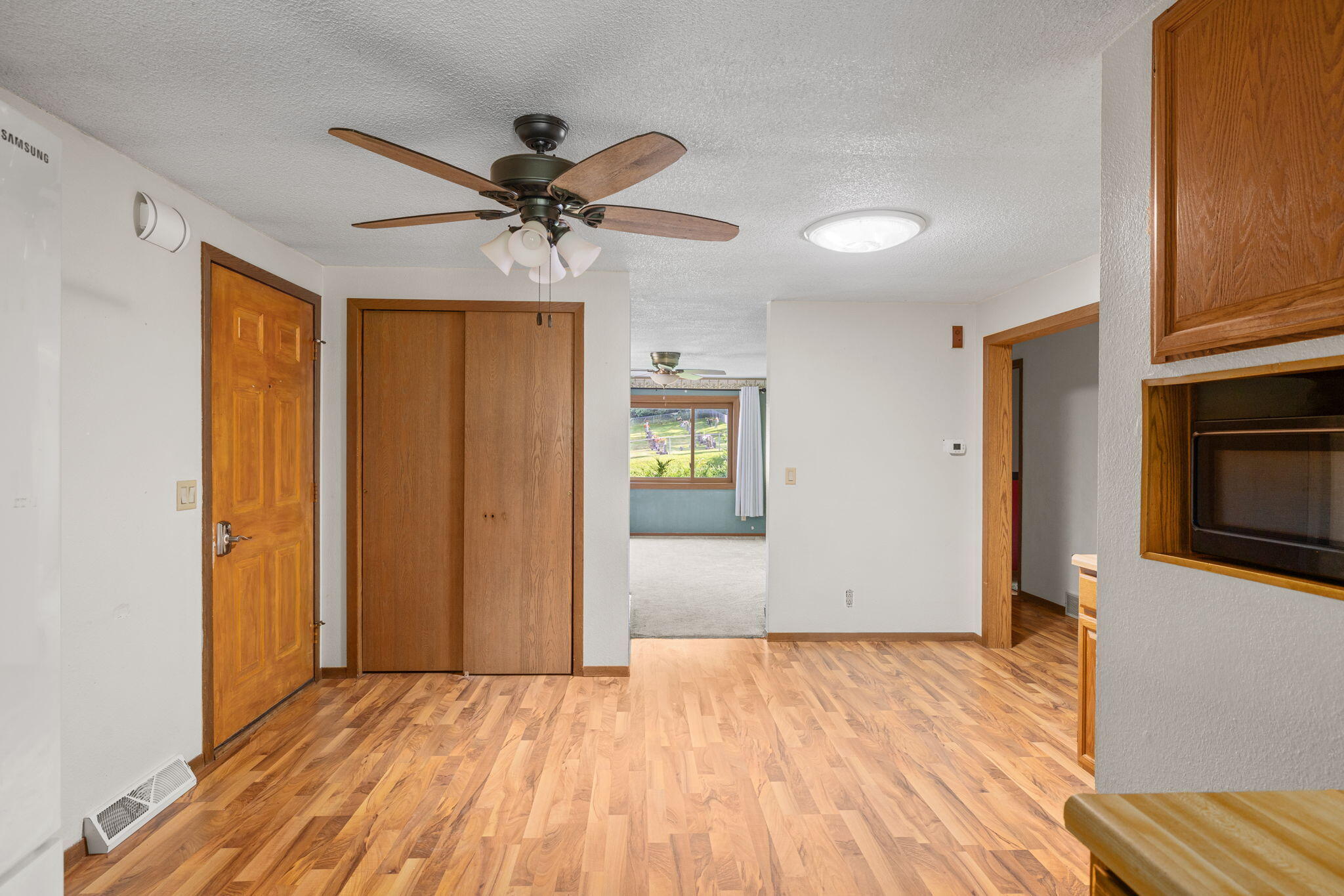 460 Center St