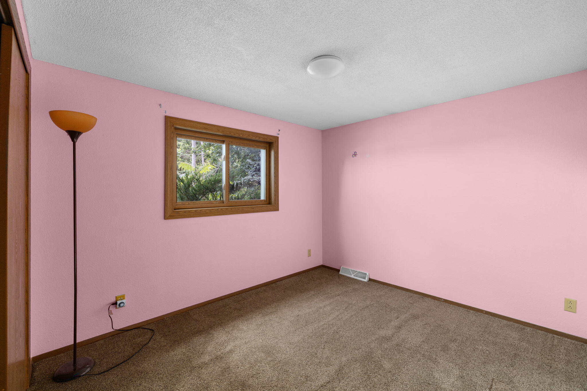 460 Center St