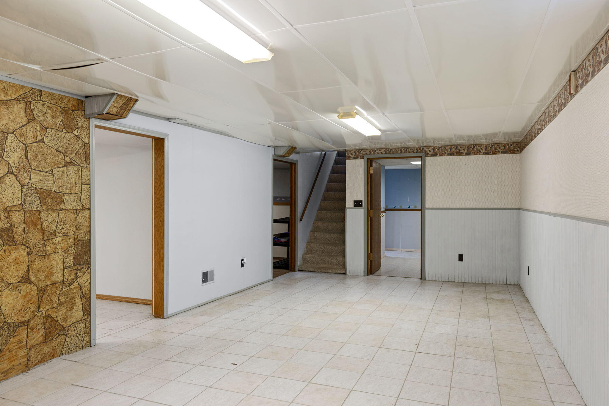 460 Center St