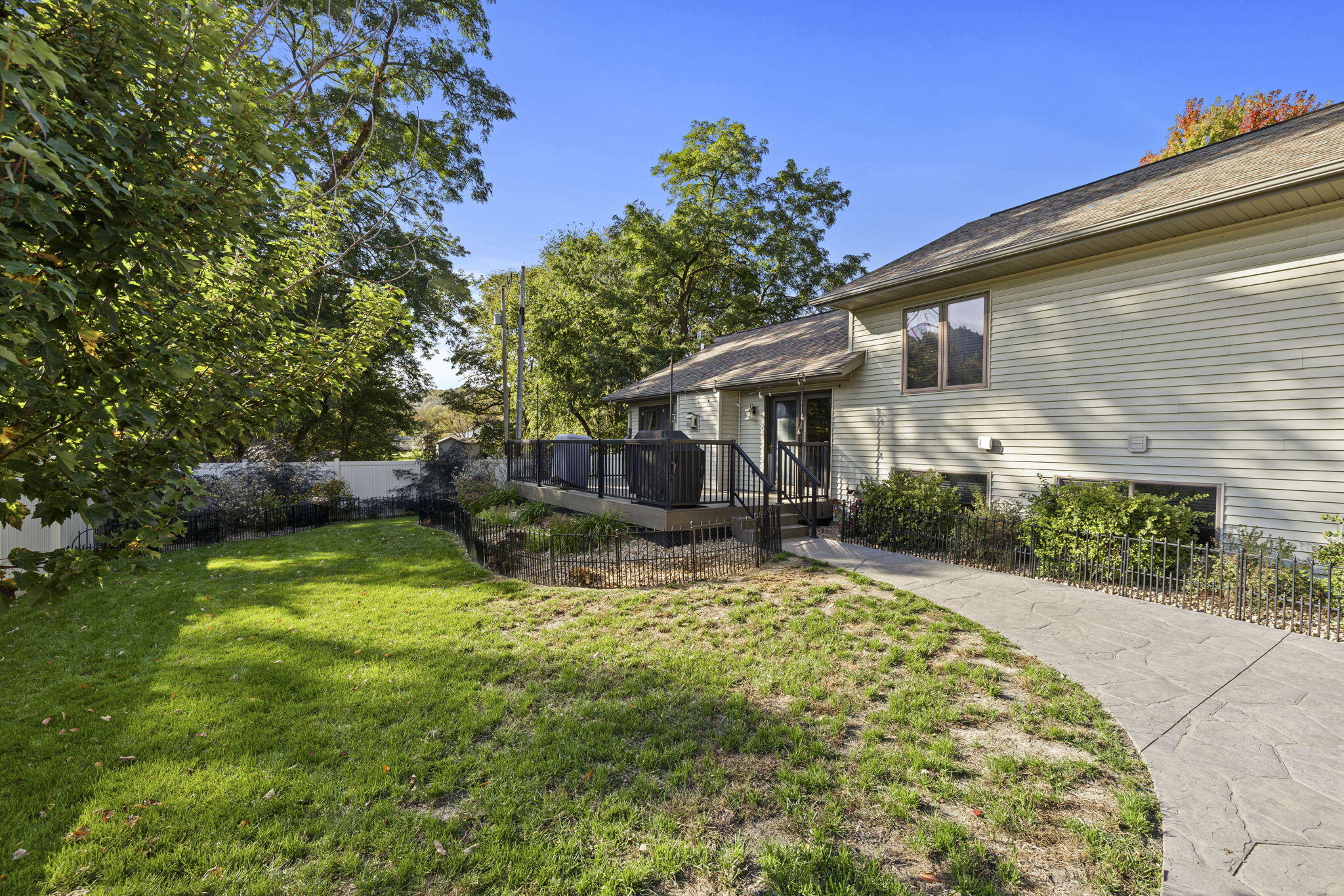 1395 Claudia Ave