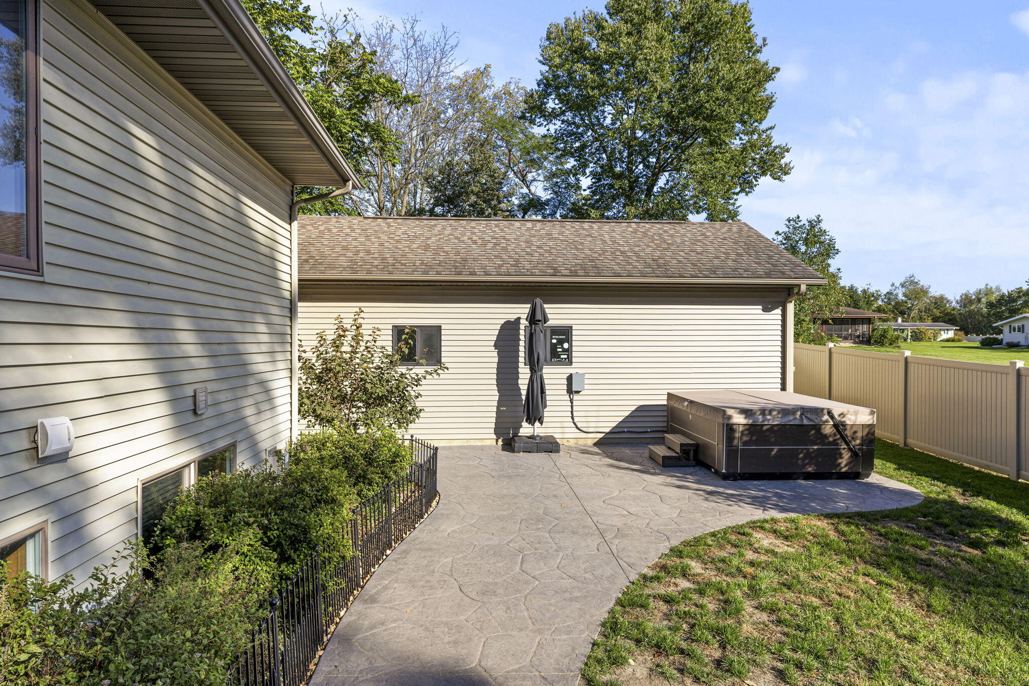 1395 Claudia Ave