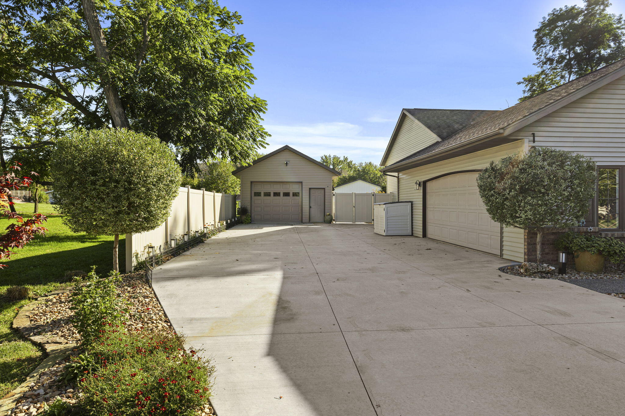 1395 Claudia Ave