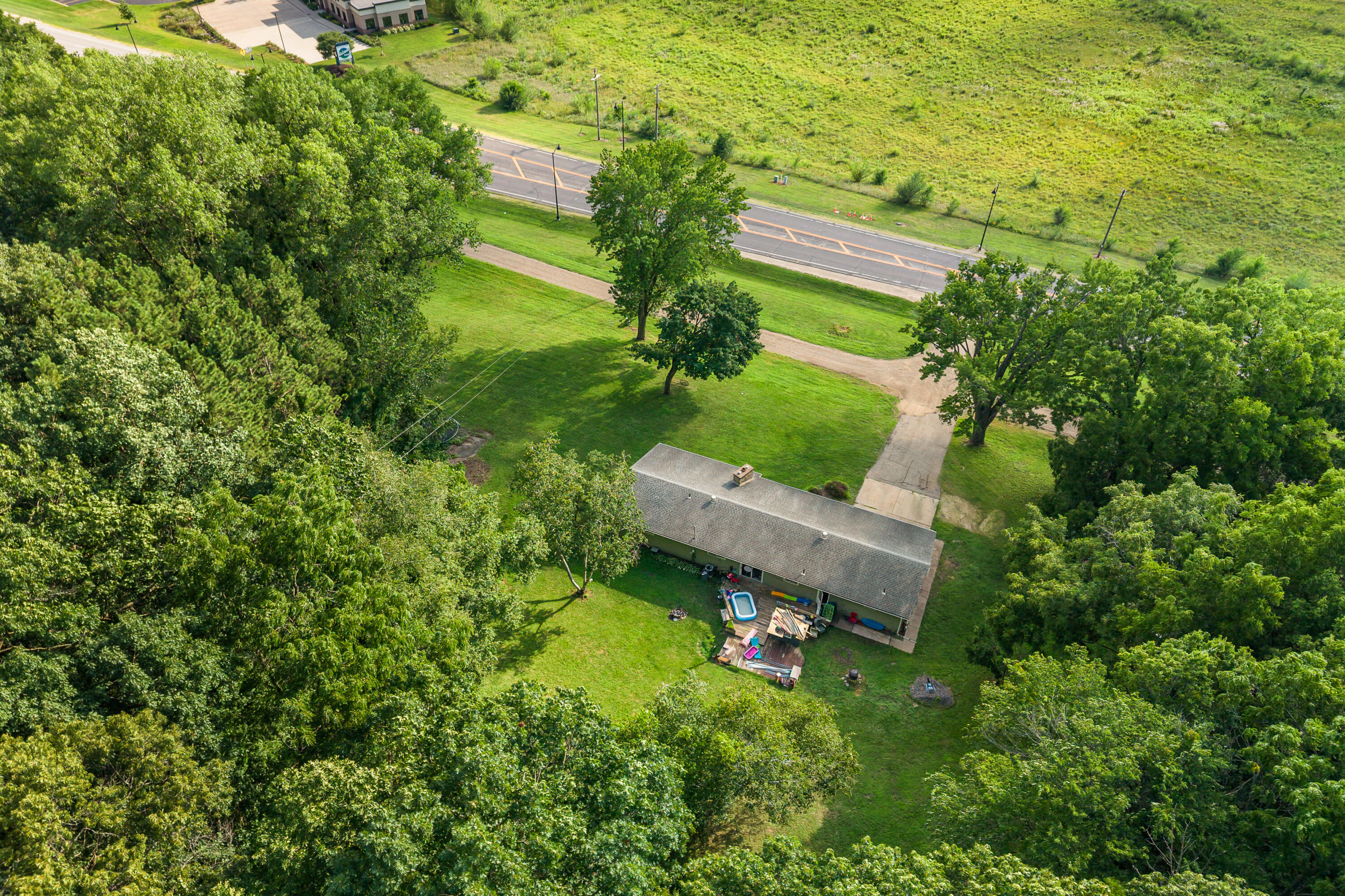 809 Holmen Dr N