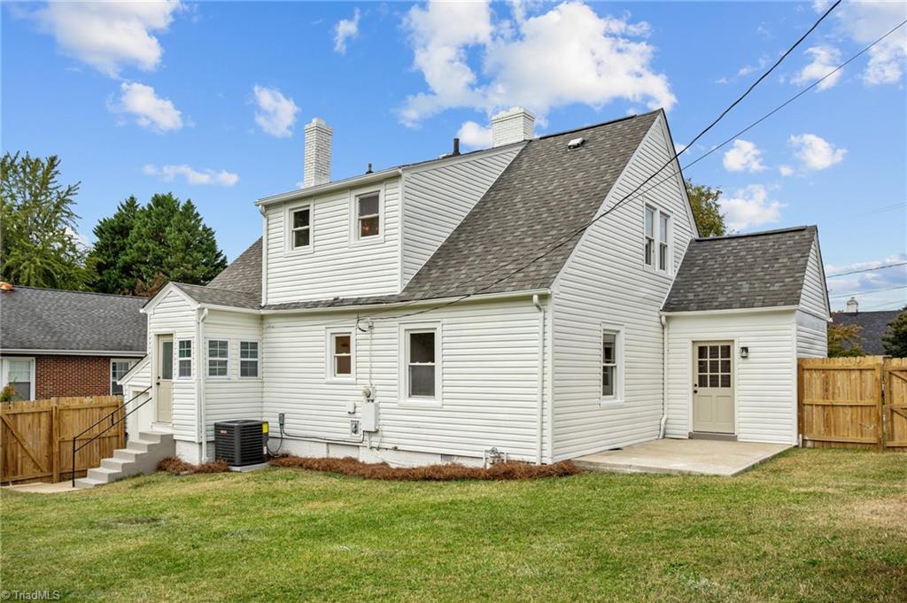 110 E Newlyn Street