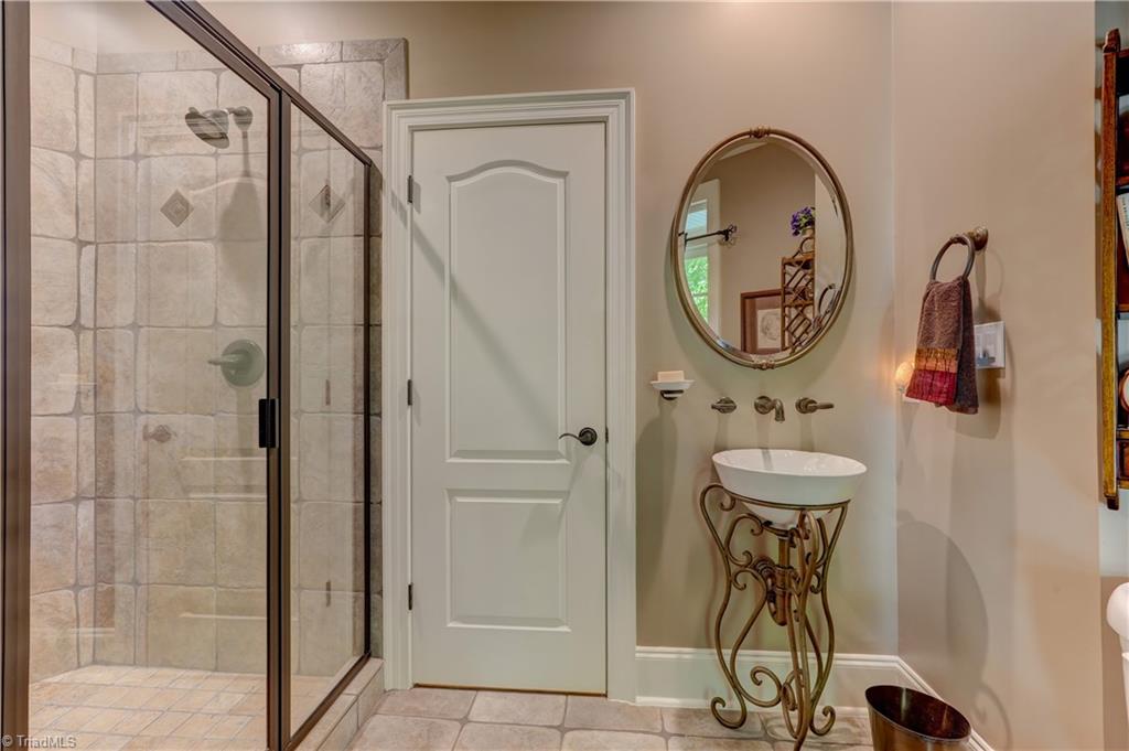 7001 Lake Henson Drive