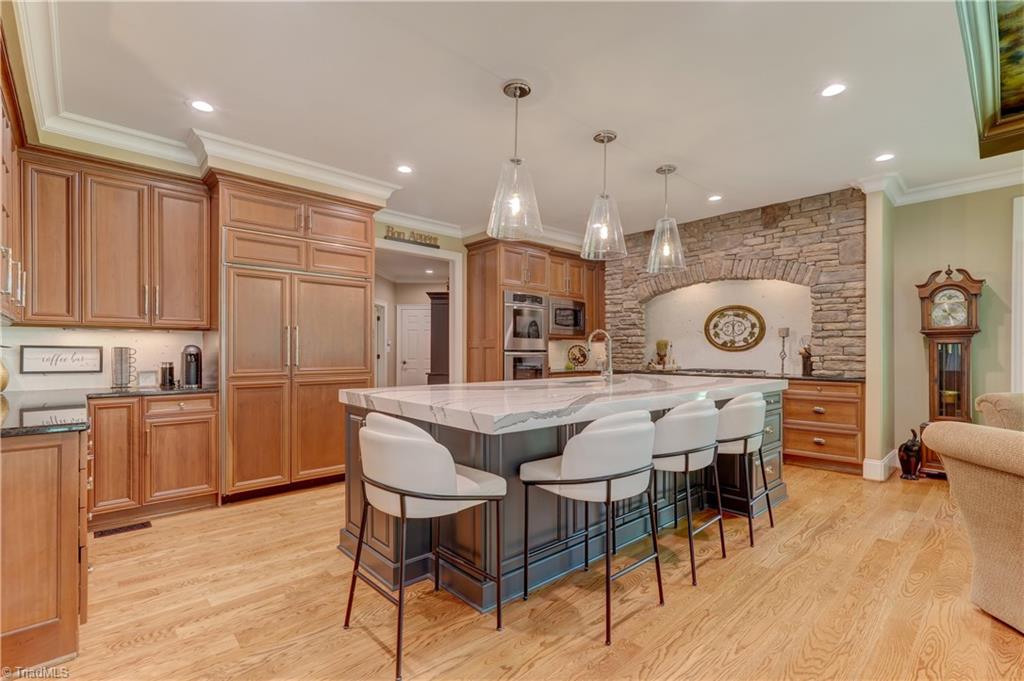 7001 Lake Henson Drive