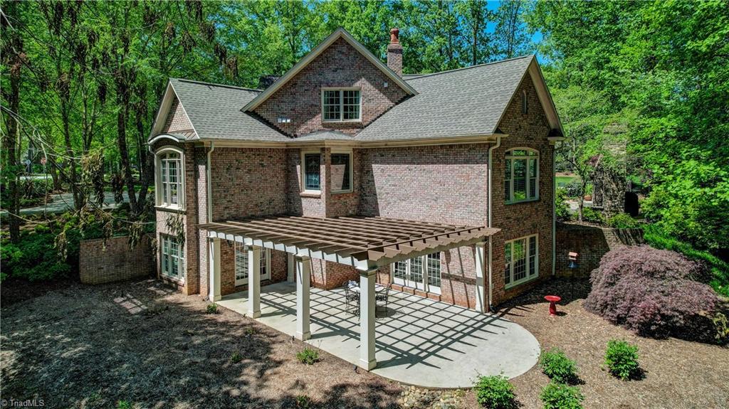 7001 Lake Henson Drive