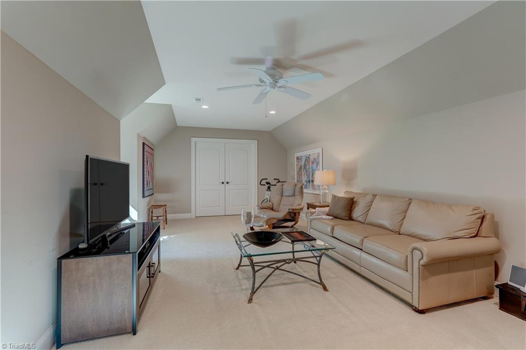 7001 Lake Henson Drive