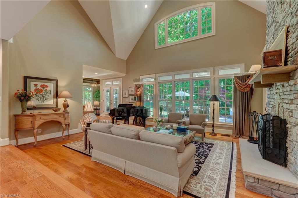 7001 Lake Henson Drive