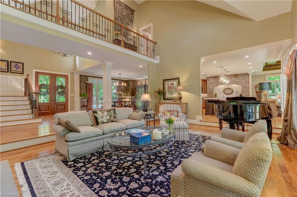 7001 Lake Henson Drive