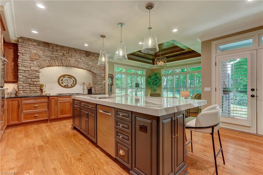 7001 Lake Henson Drive